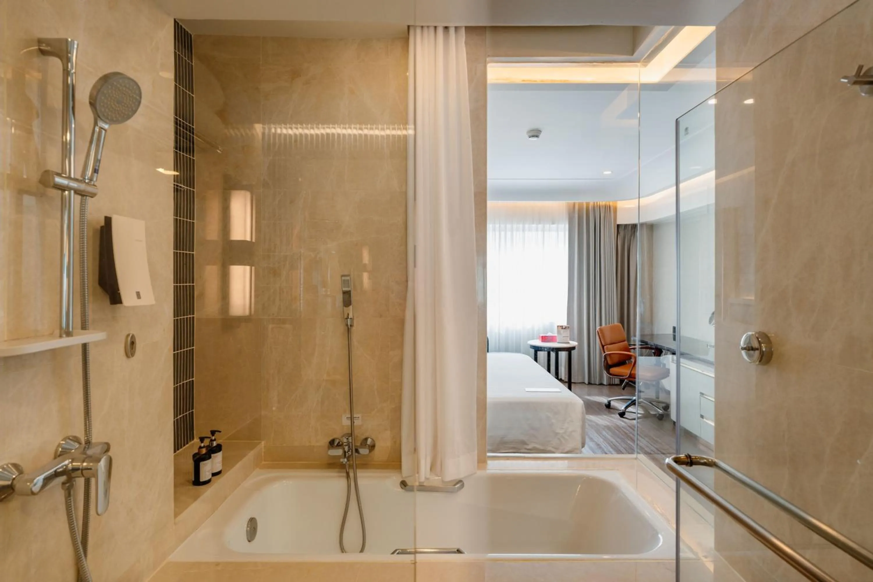 Ramada Plaza by Wyndham Bangkok Menam Riverside