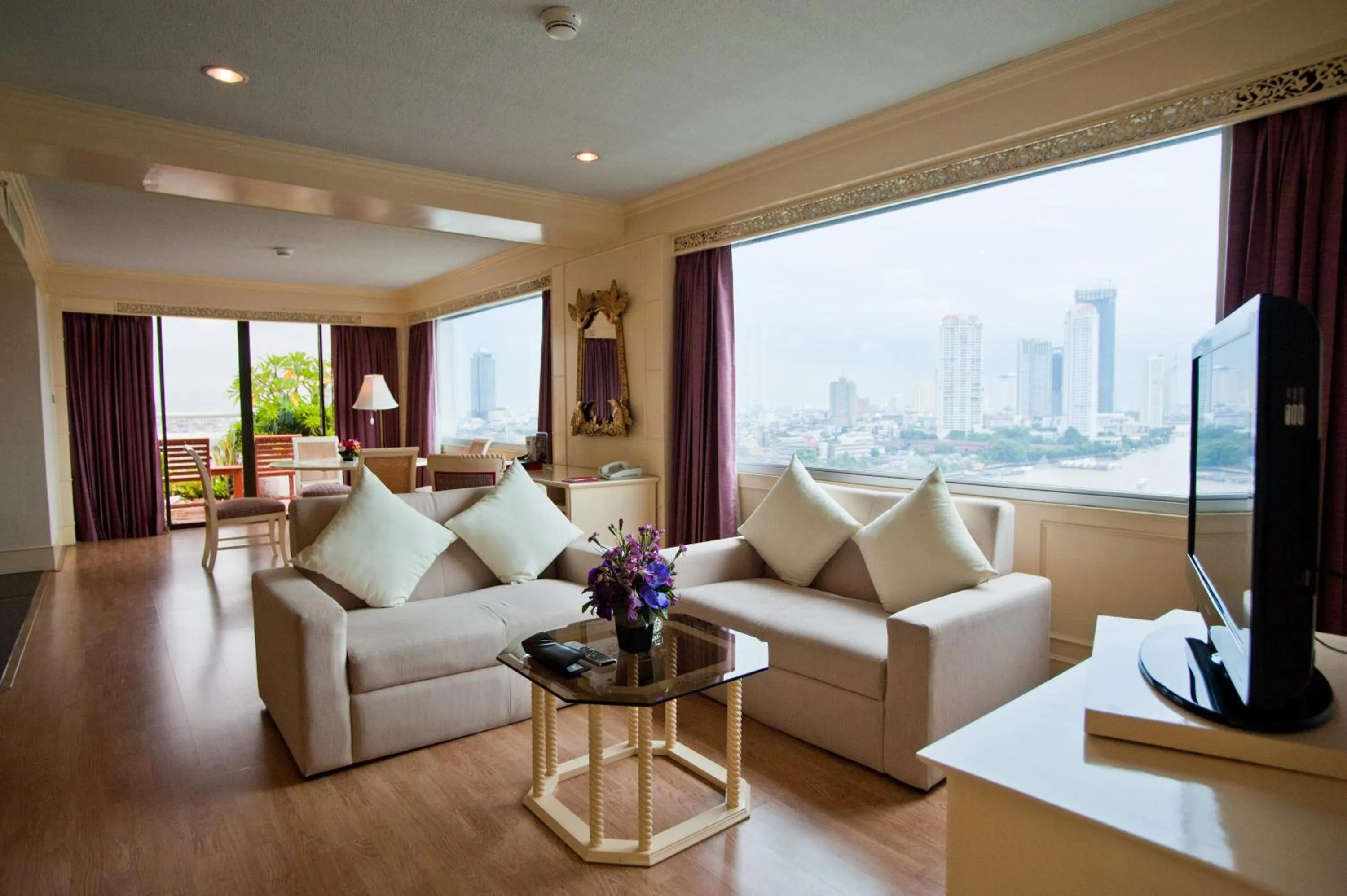 Balcony/Terrace in Ramada Plaza by Wyndham Bangkok Menam Riverside