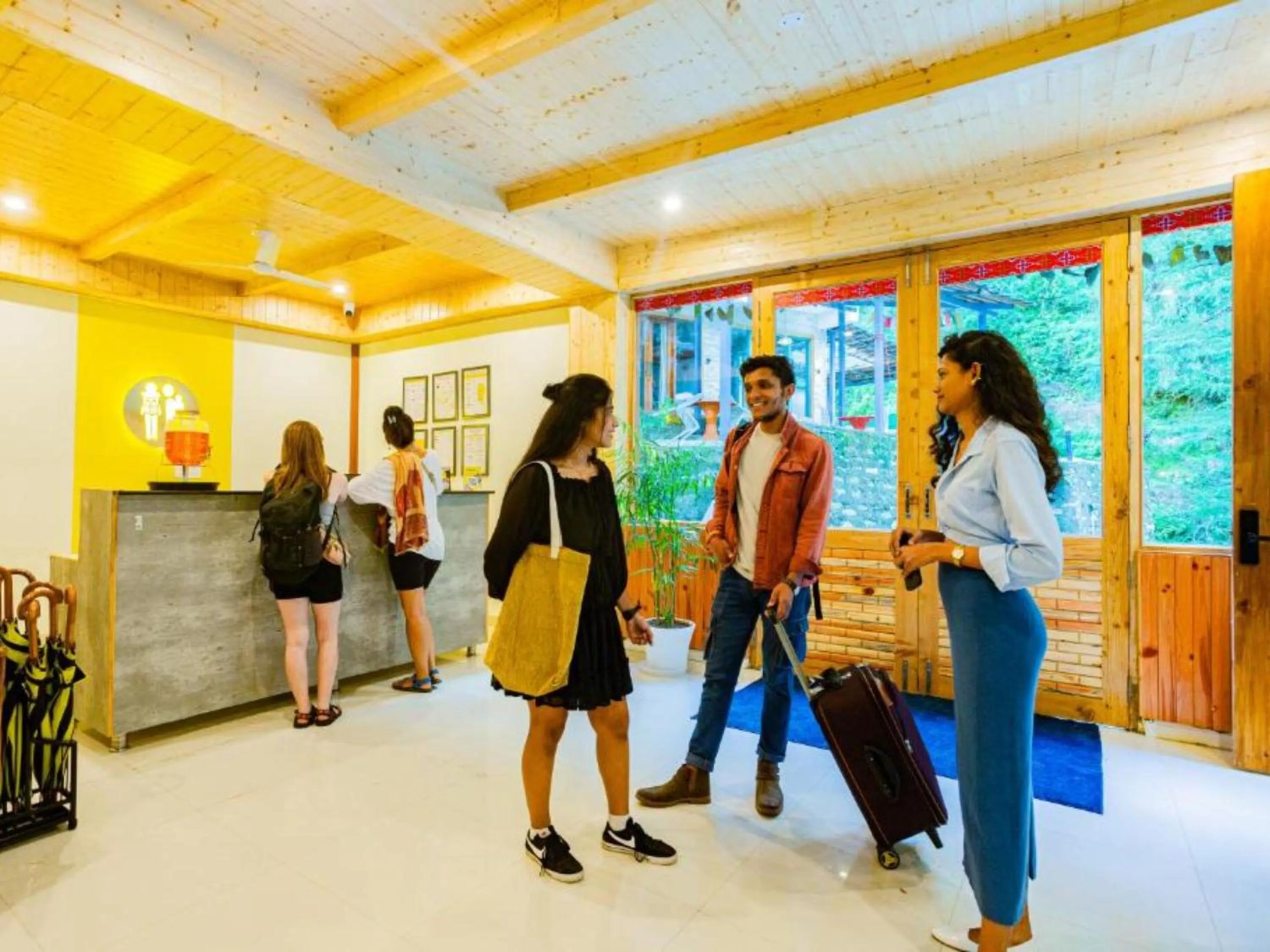 People in The Hosteller Kasol