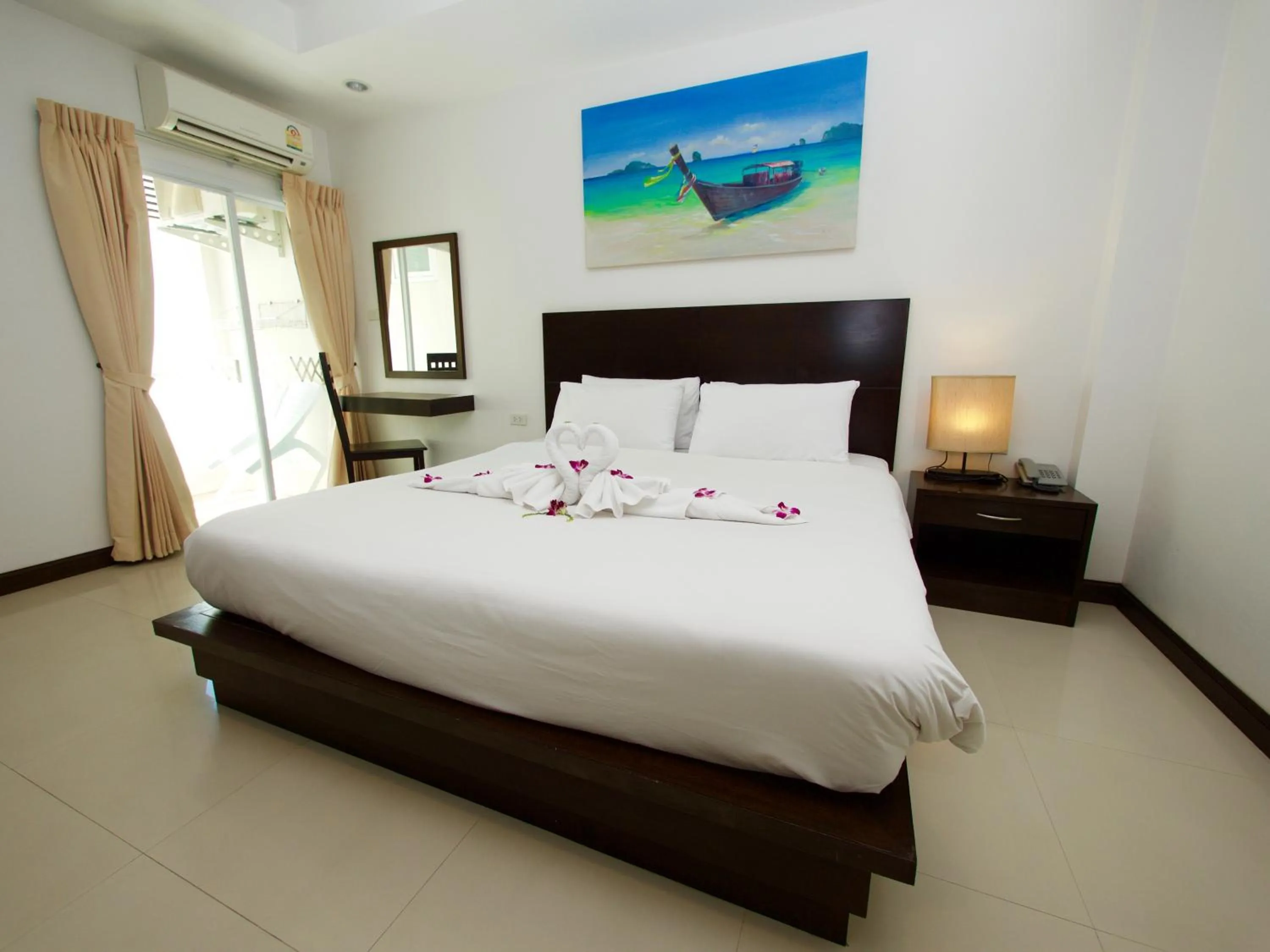 Bed in Q Victory Patong Hotel