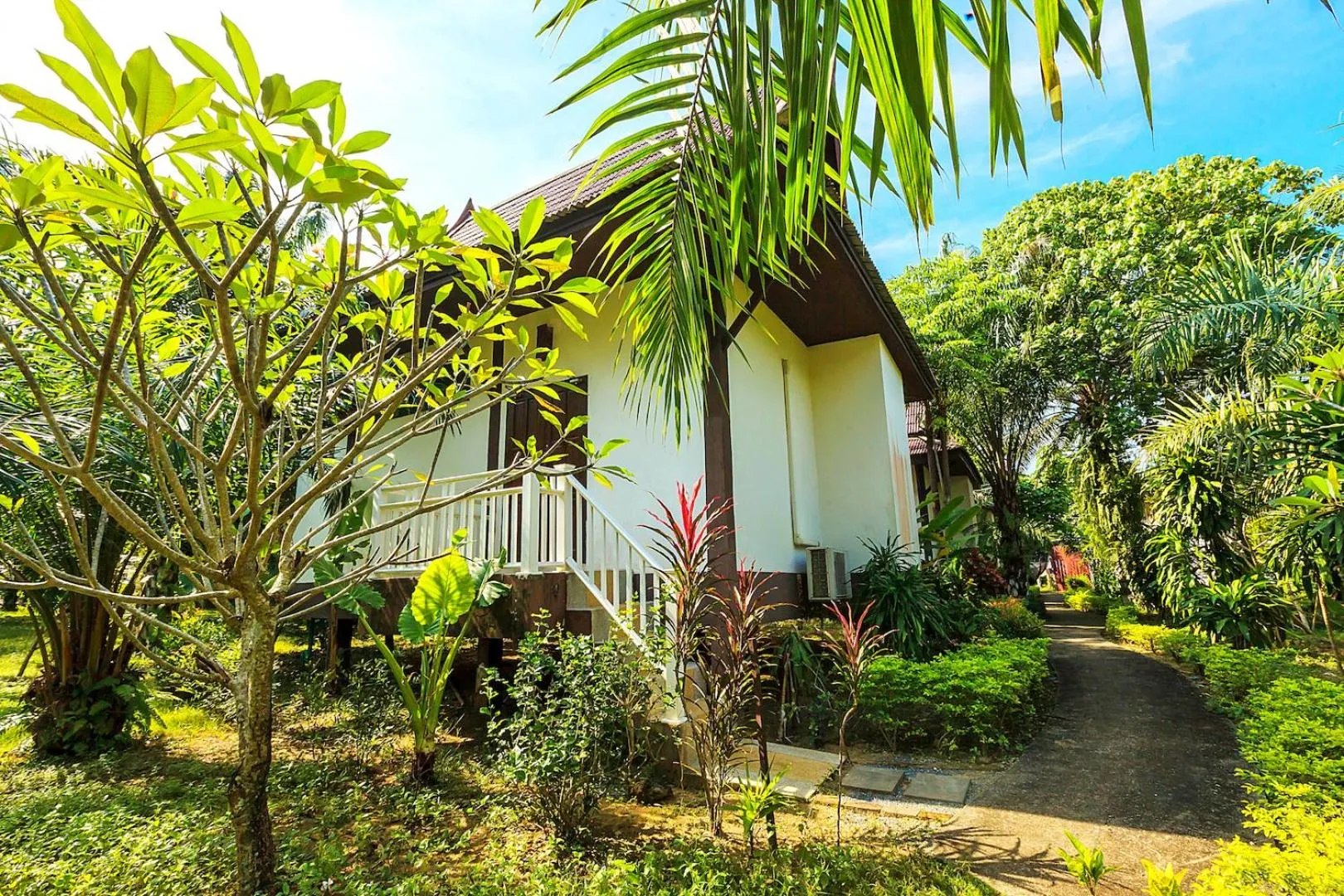 Property building in Lanta Klong Nin Beach Resort