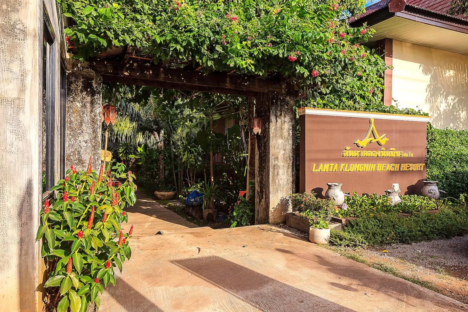 Property building in Lanta Klong Nin Beach Resort