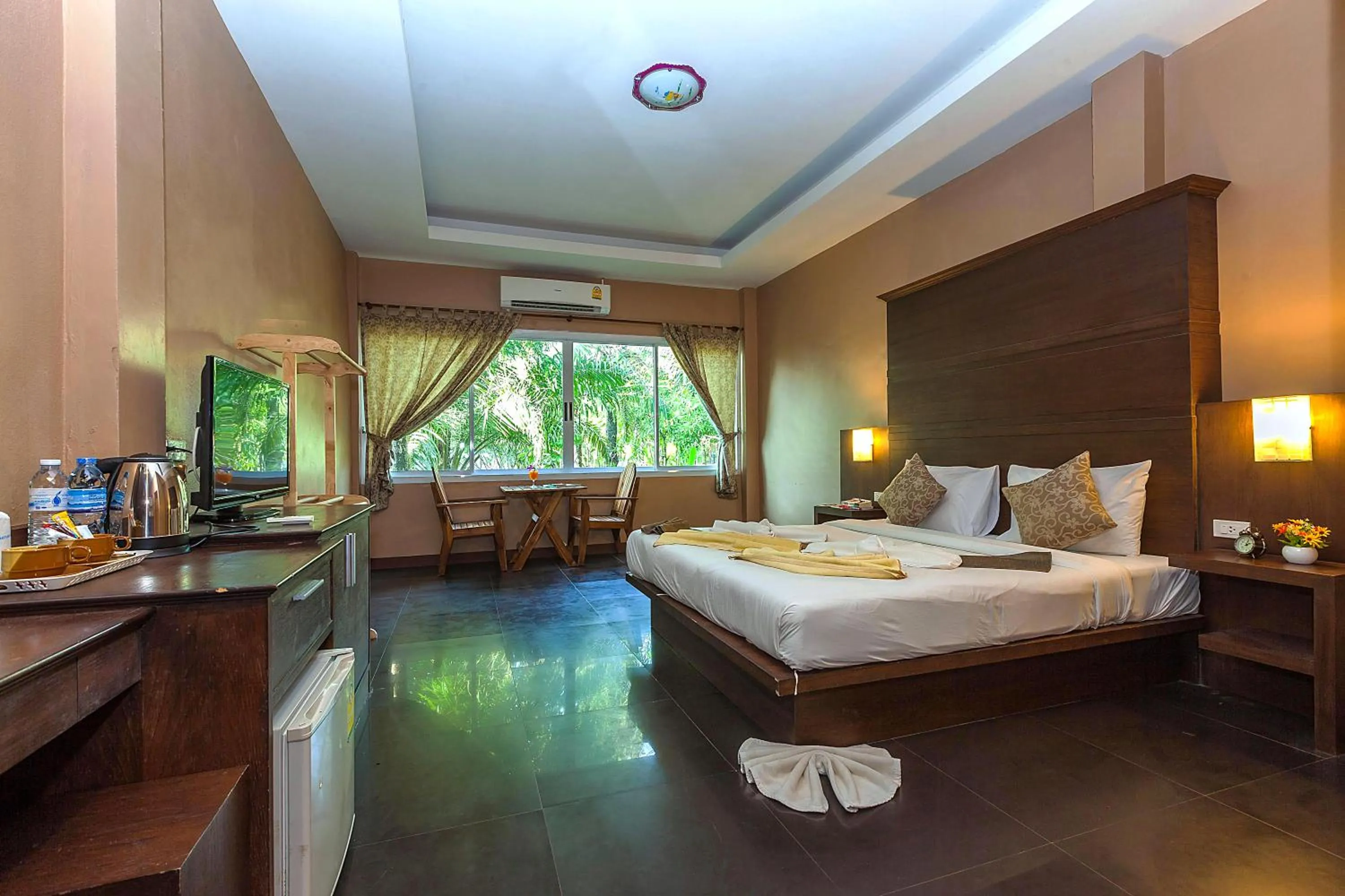 Photo of the whole room, Bed in Lanta Klong Nin Beach Resort