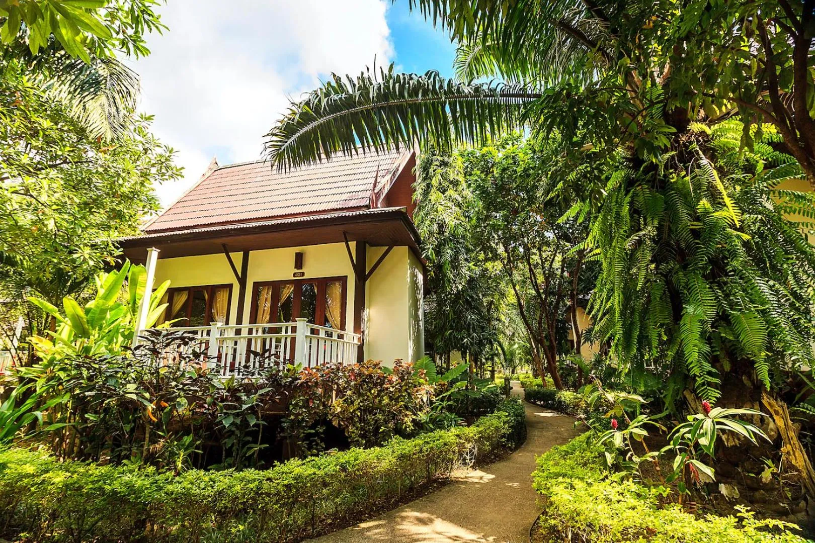 Property building in Lanta Klong Nin Beach Resort