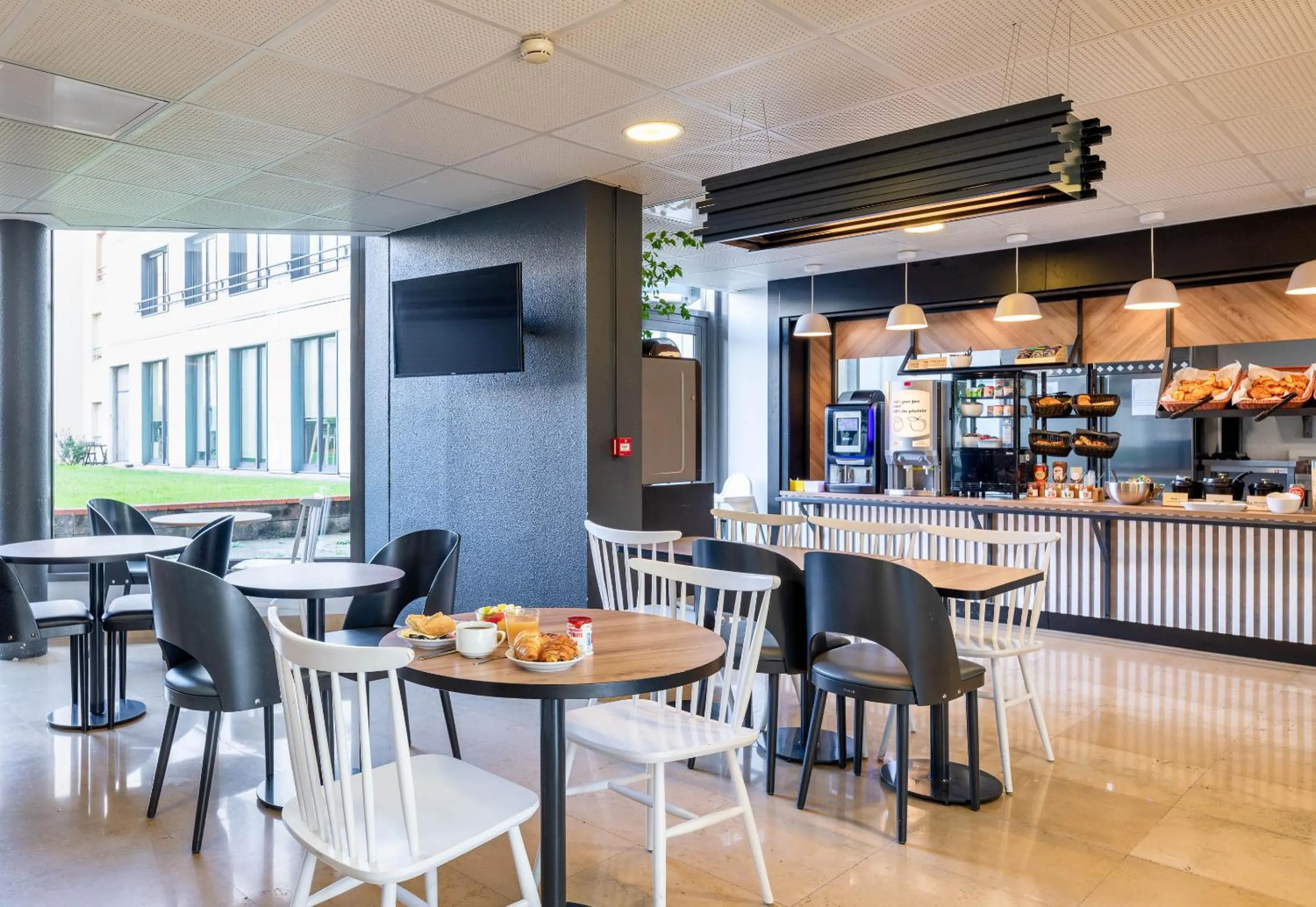 Breakfast in B&B HOTEL Lyon Centre Part-dieu Gambetta