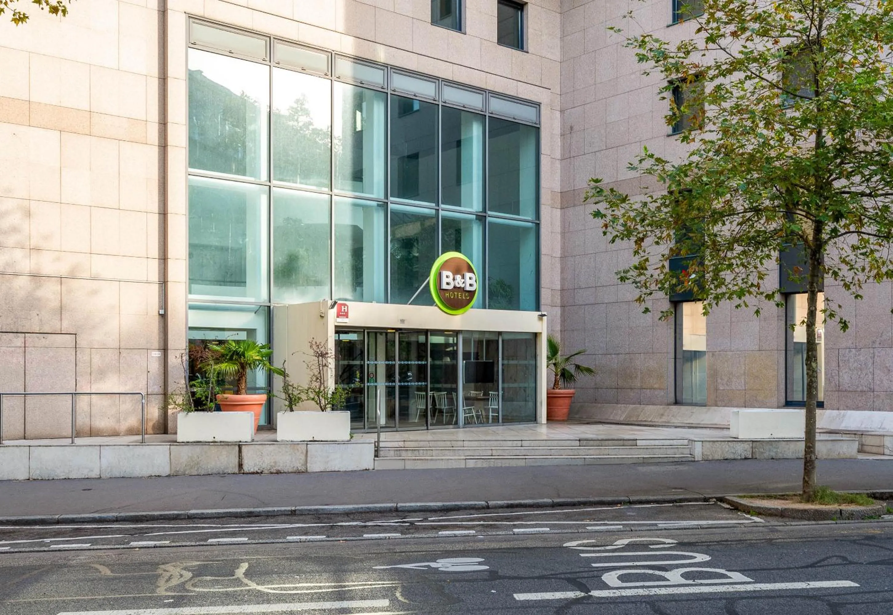 Facade/entrance in B&B HOTEL Lyon Centre Part-dieu Gambetta