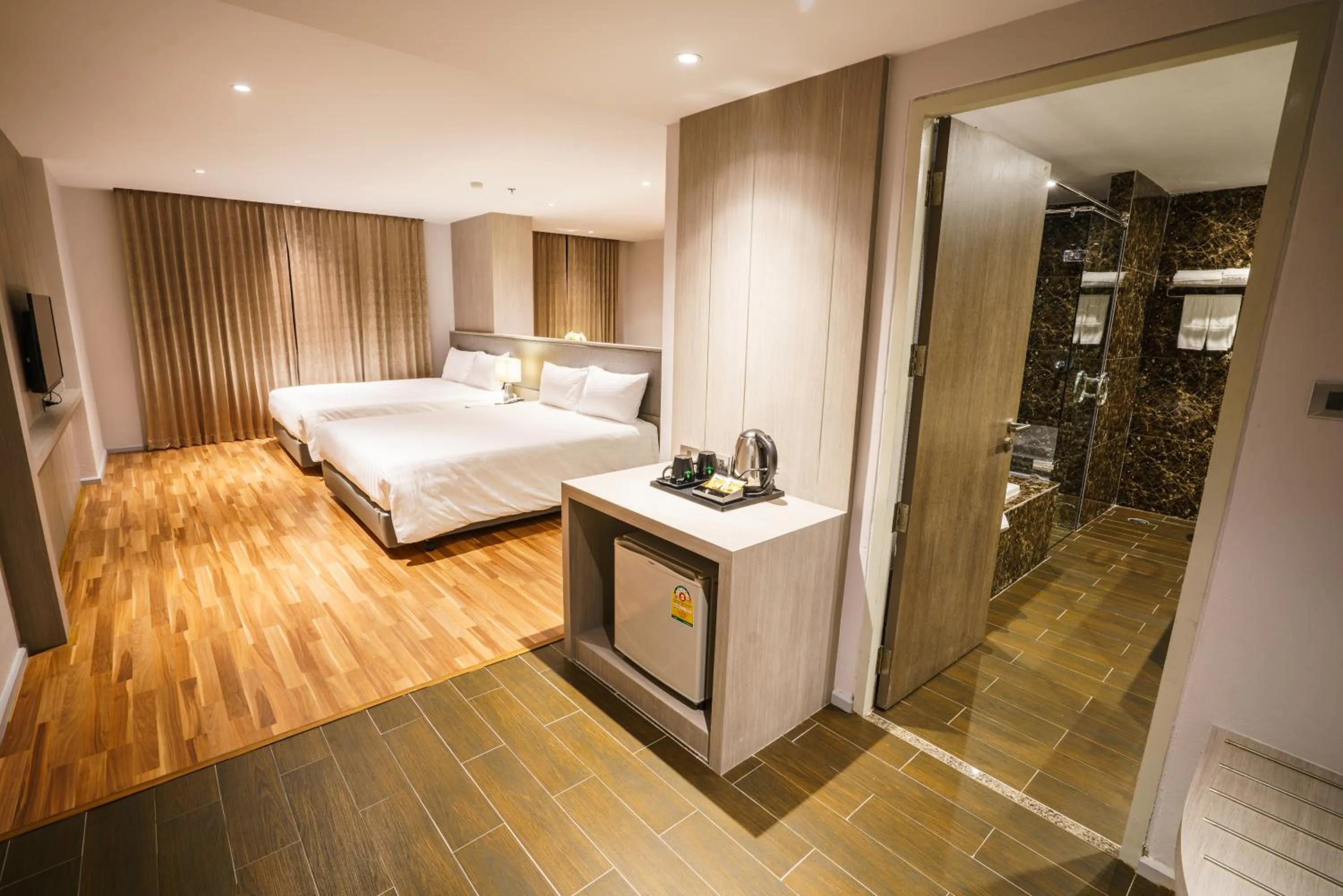 New Season Square Hotel