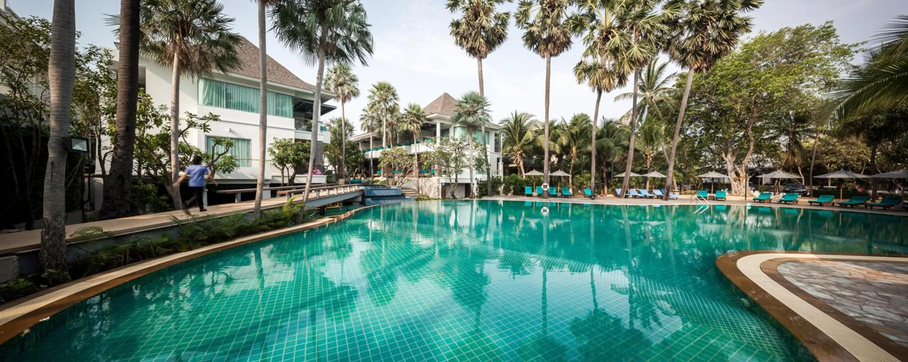 Swimming pool in Bann Pantai Resort