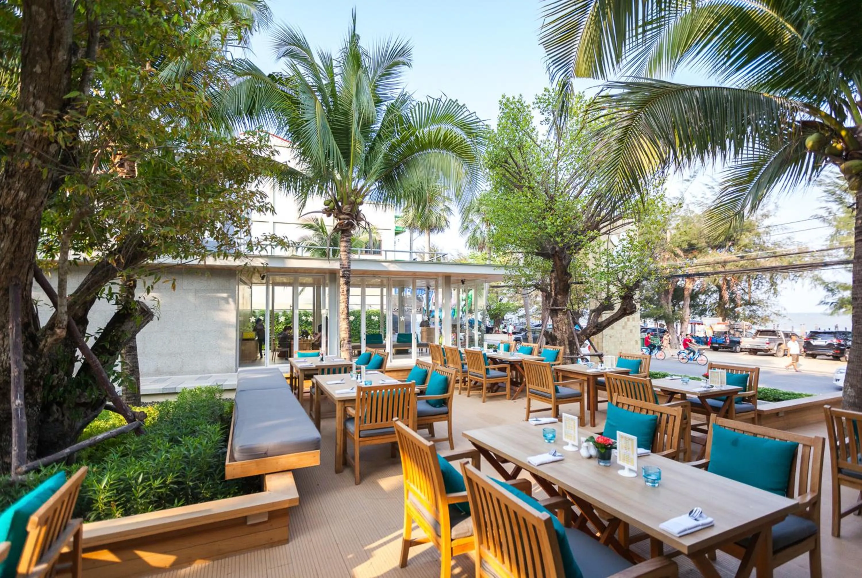 Restaurant/places to eat in Bann Pantai Resort