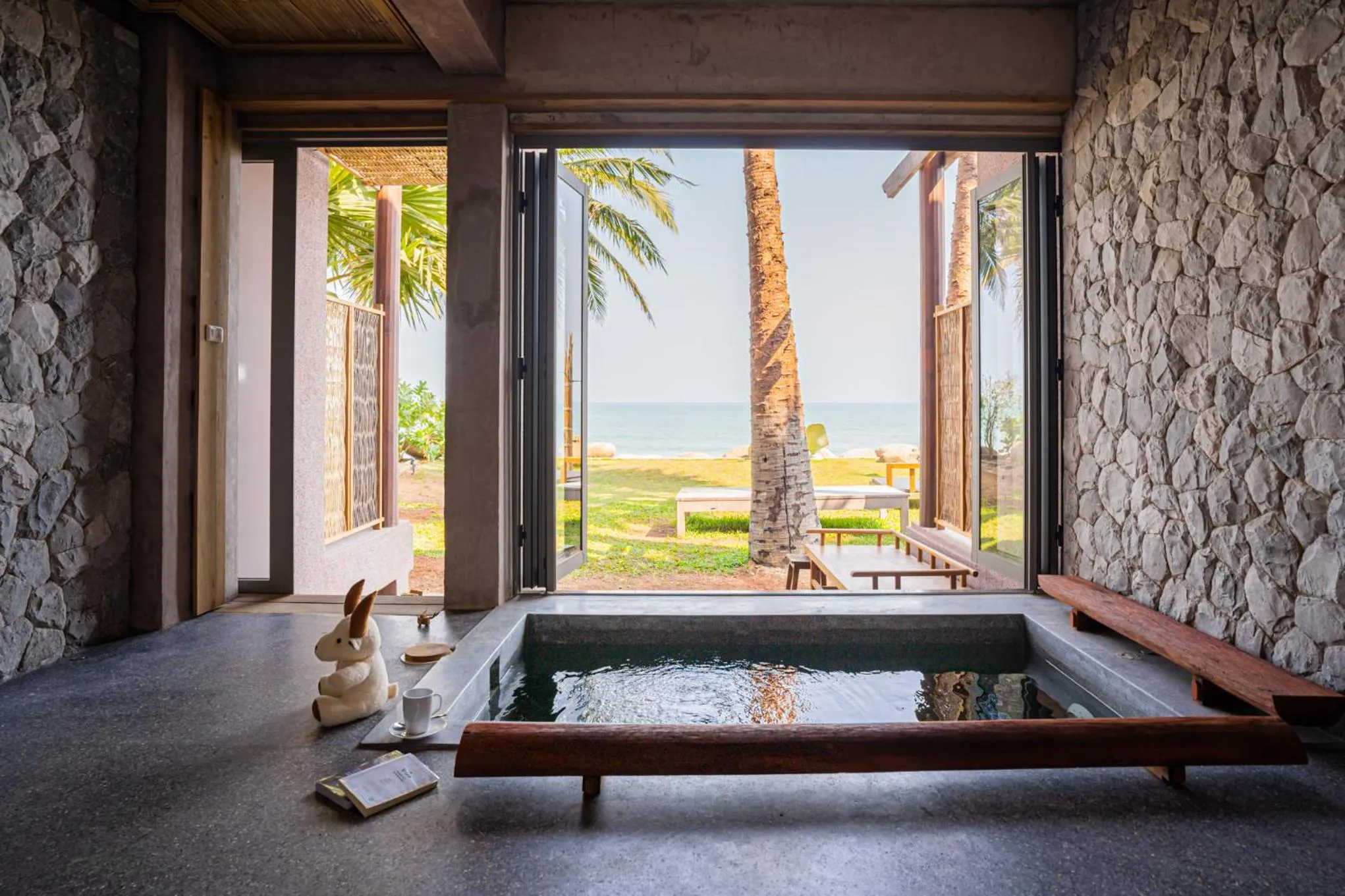 Hot Tub in LA A NATU Sam Roi Yot