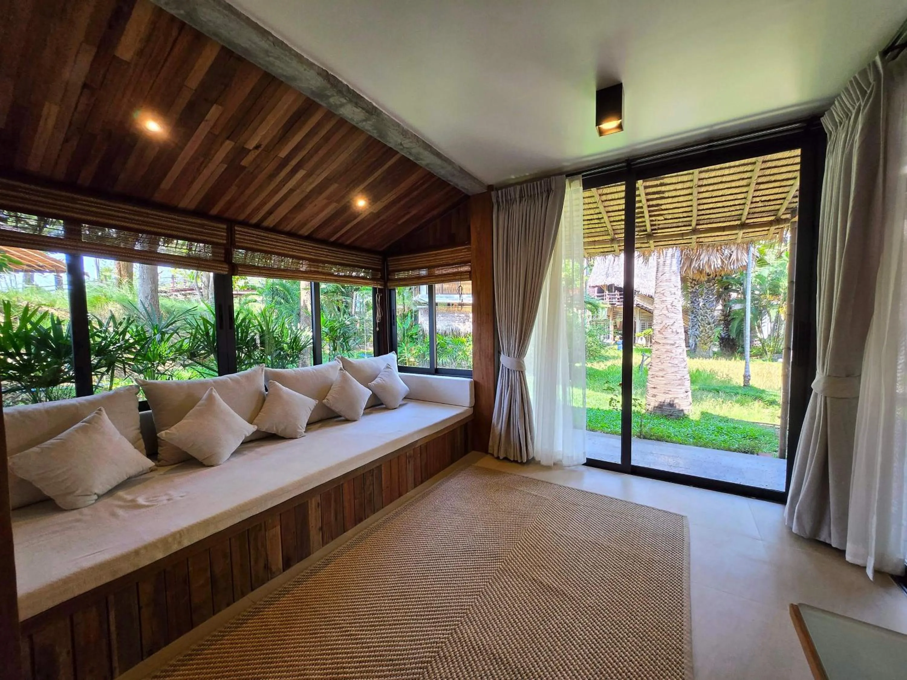 Living room, Bed in LA A NATU Sam Roi Yot