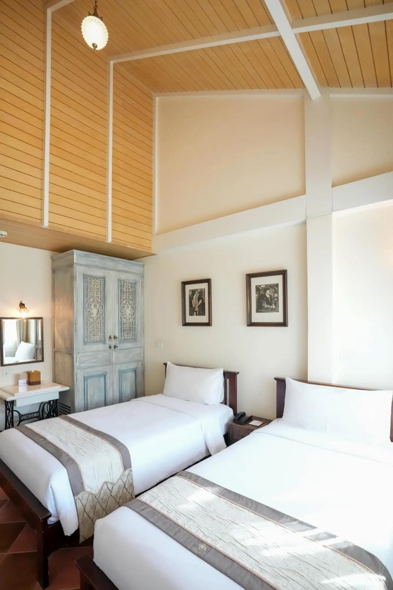 Bed in Chuchaiburi Sri Amphawa