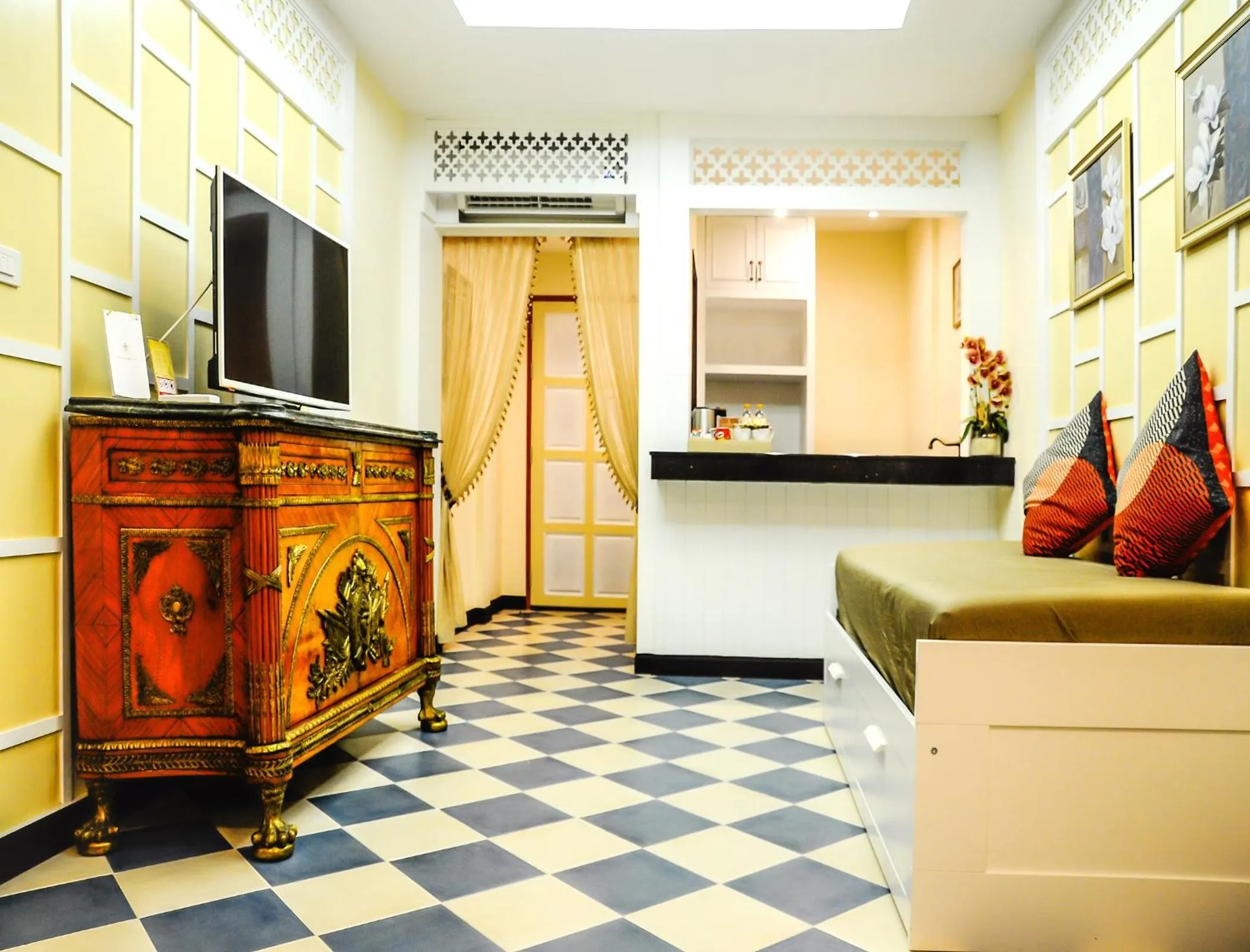 Living room in Chuchaiburi Sri Amphawa