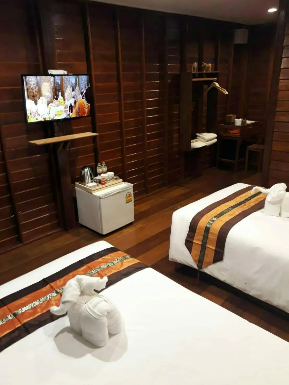 Bed in Chuchaiburi Sri Amphawa