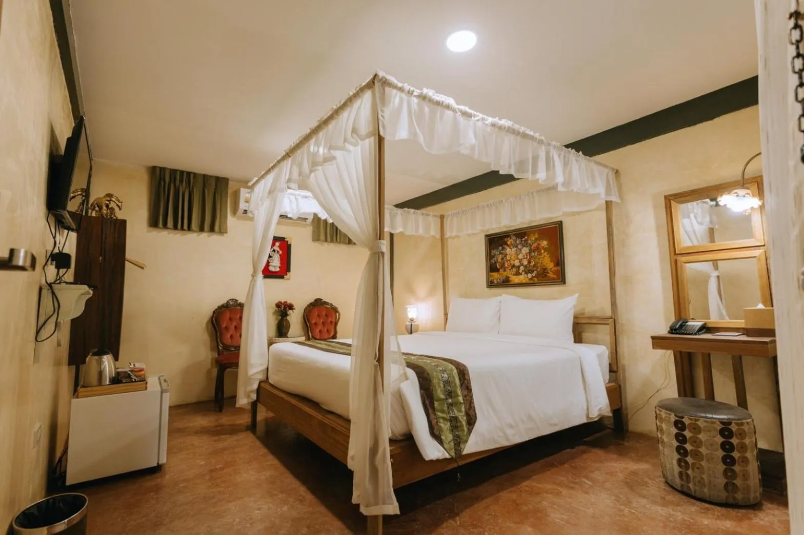 Bed in Chuchaiburi Sri Amphawa