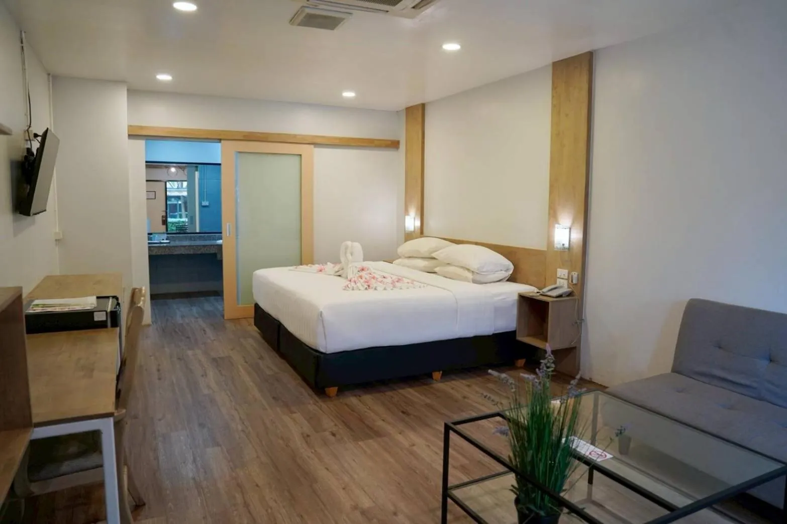 Bed in Basaya Beach Hotel & Resort