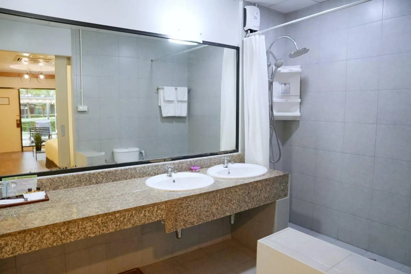 Basaya Beach Hotel & Resort