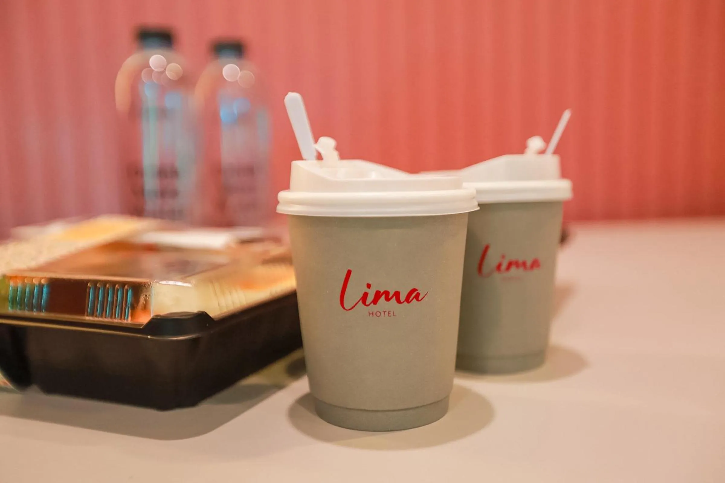 Coffee/tea facilities in Lima Hotel