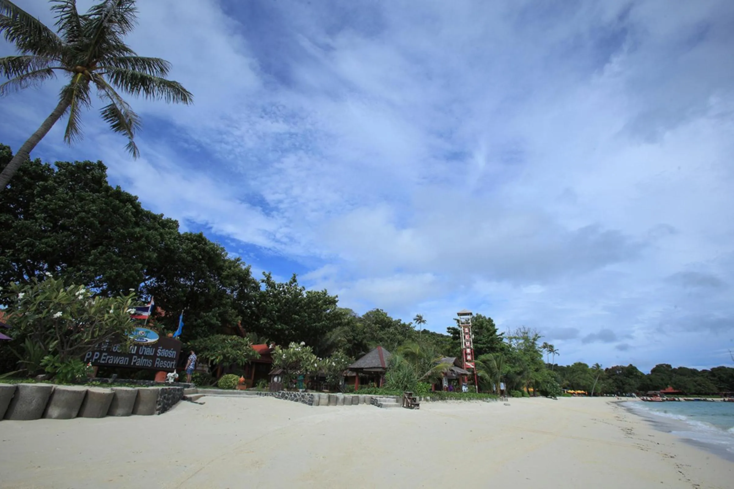 Beach in PP Erawan Palms Resort