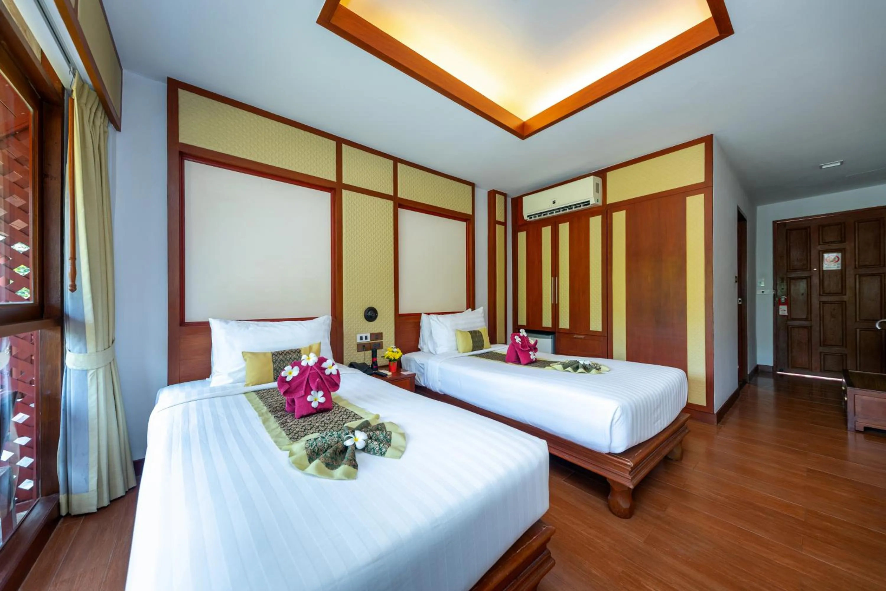 Bed in PP Erawan Palms Resort