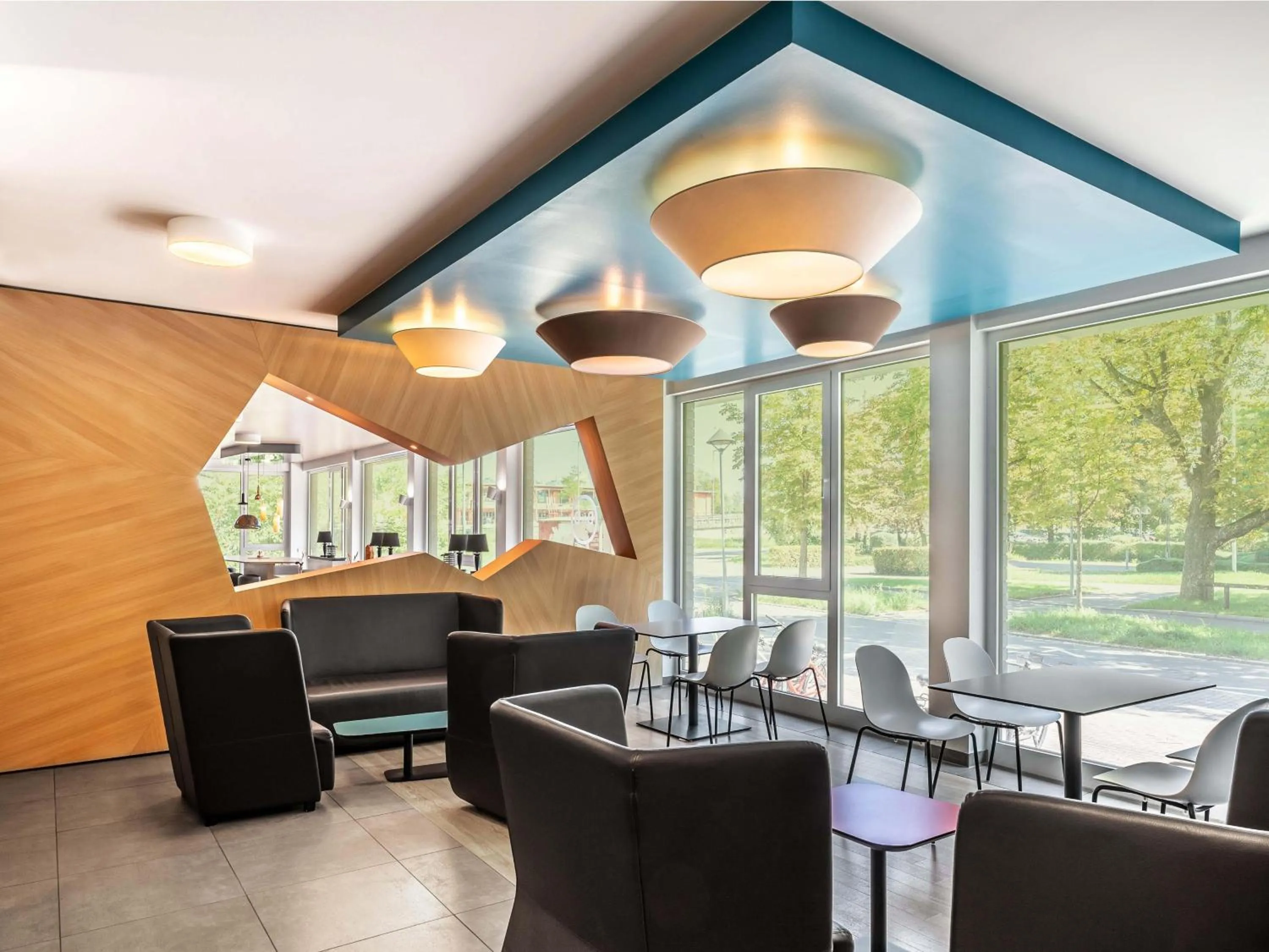 Lobby or reception in B&B Hotel Konstanz