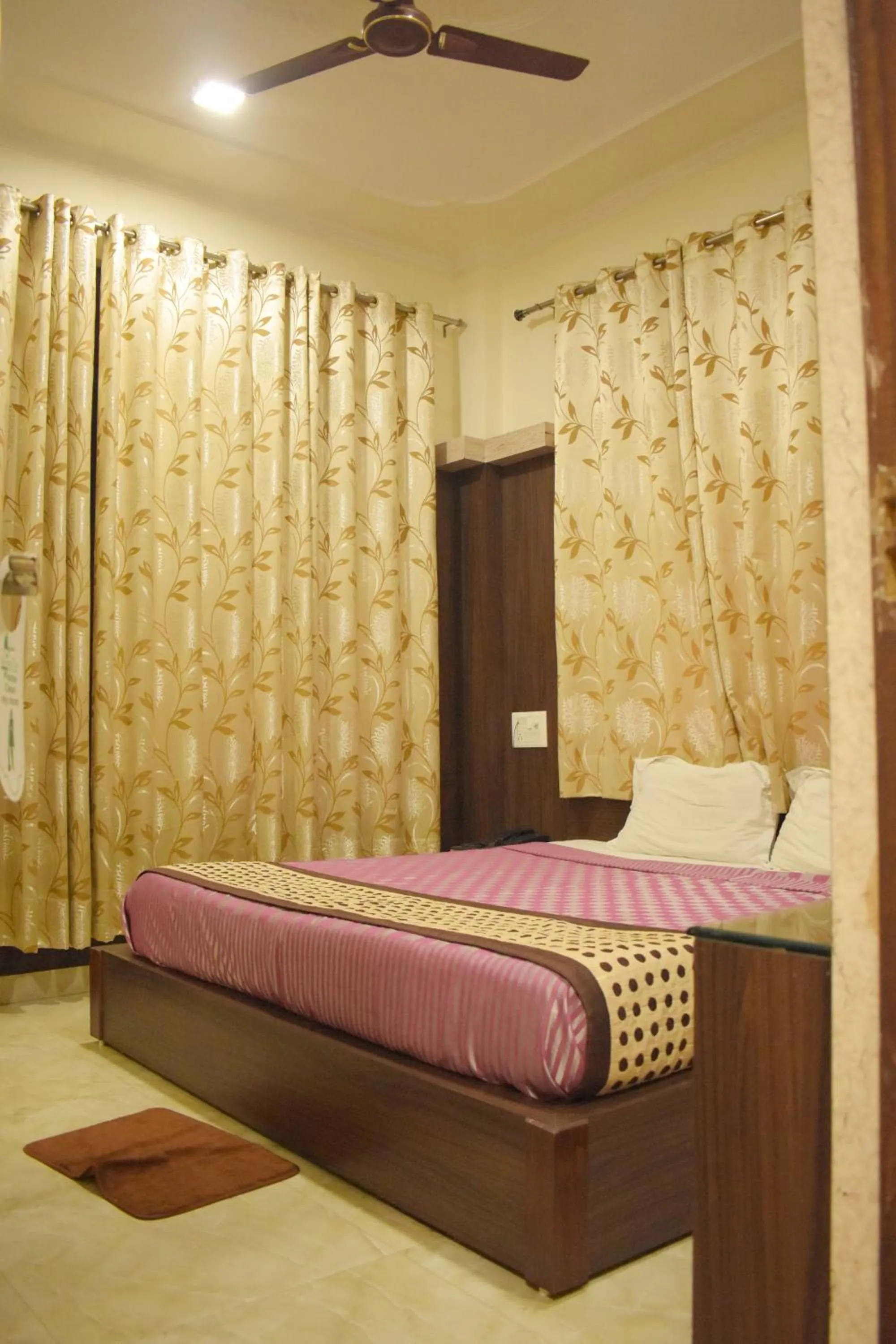 Bed in Hotel Nature's View