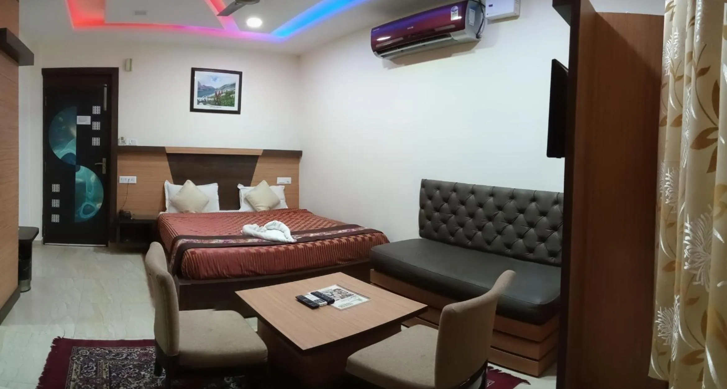 Living room, Bed in Hotel Nature's View