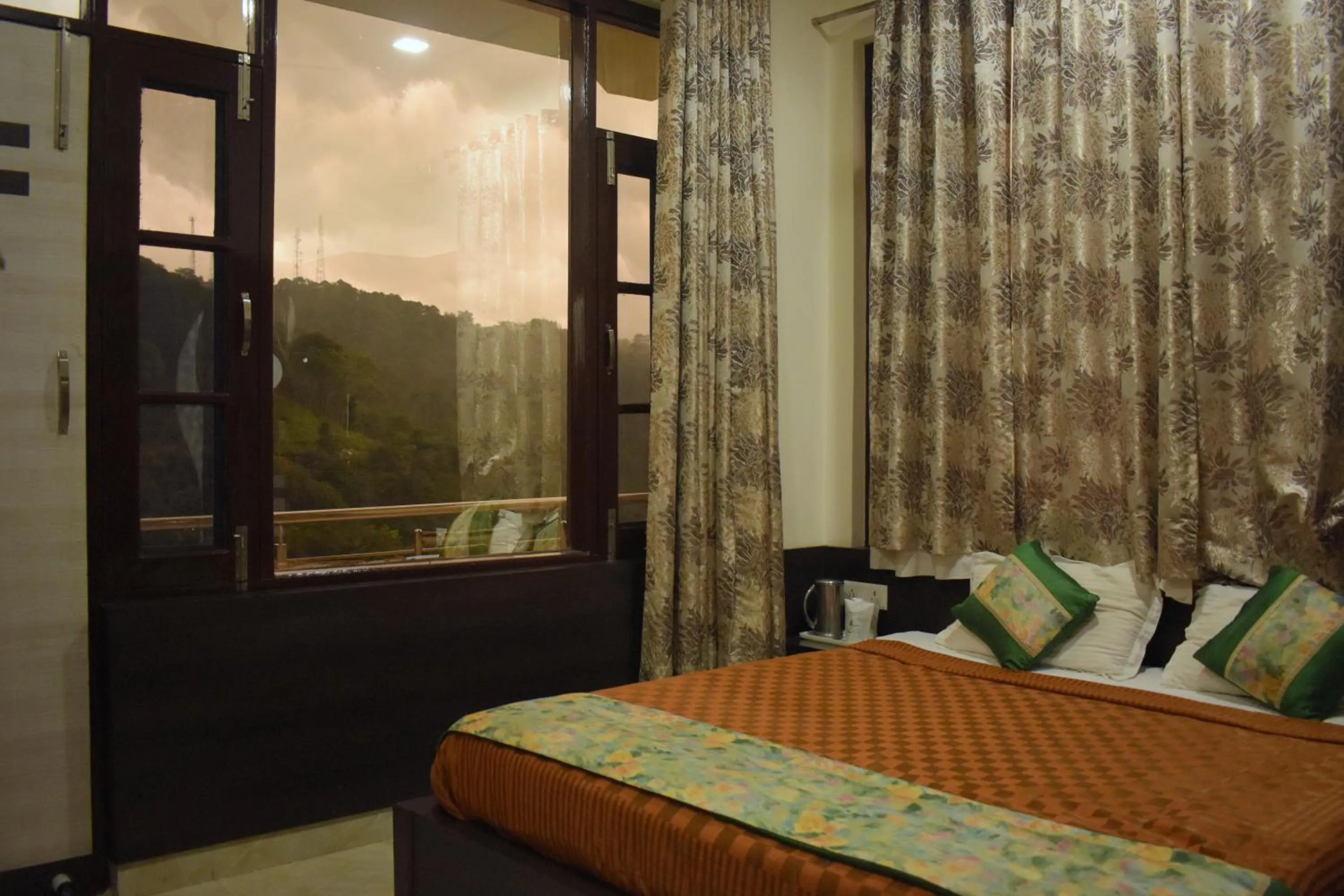 Bed in Hotel Nature's View