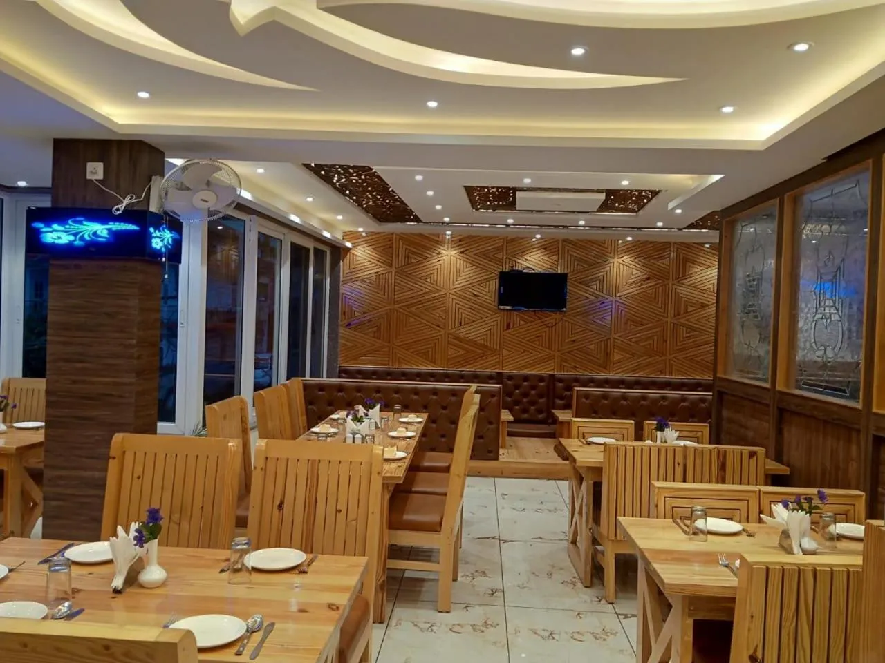 Restaurant/places to eat in Hotel Nature's View