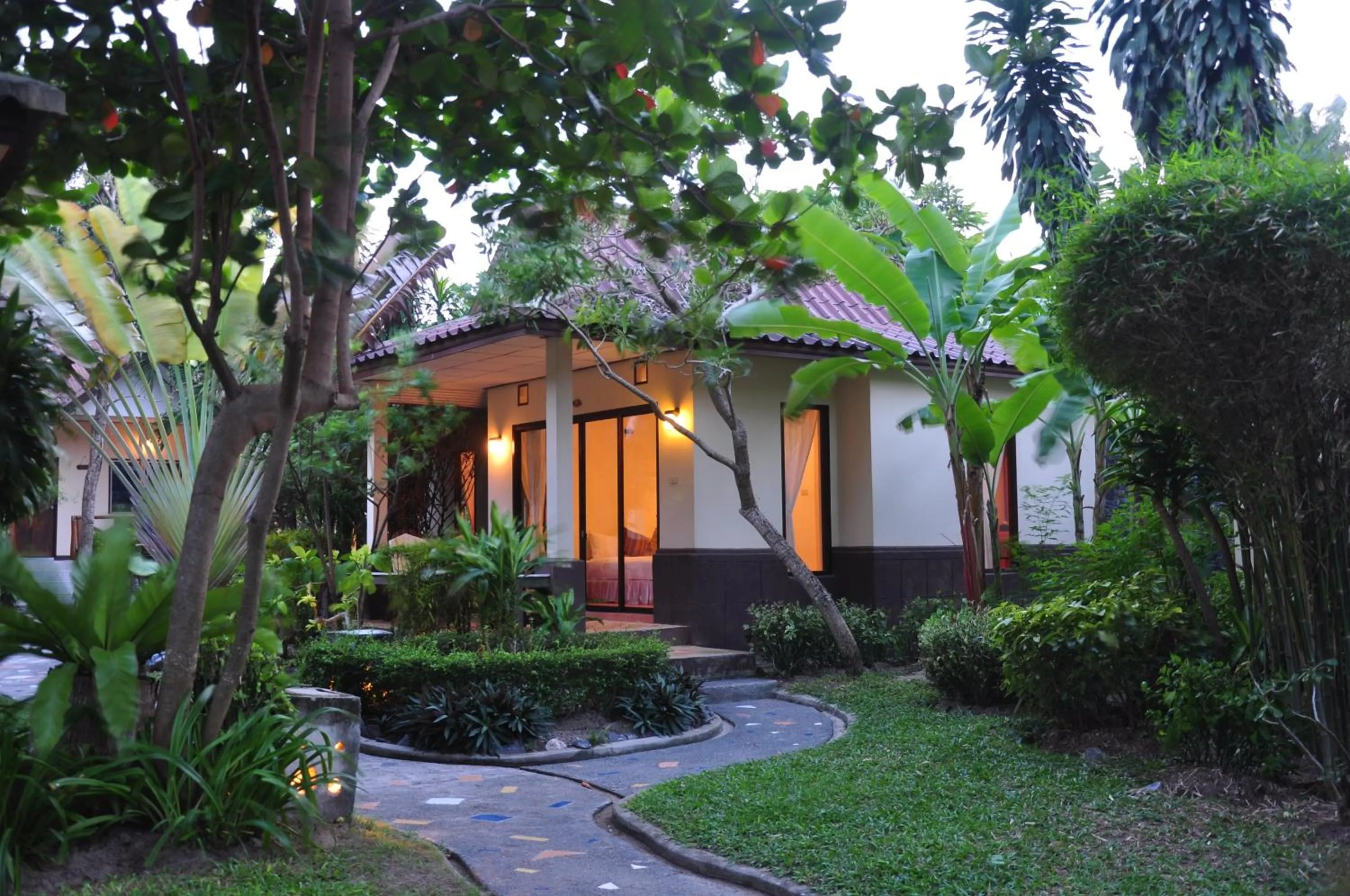 Garden in Samui Honey Cottages Beach Resort - SHA Extra Plus