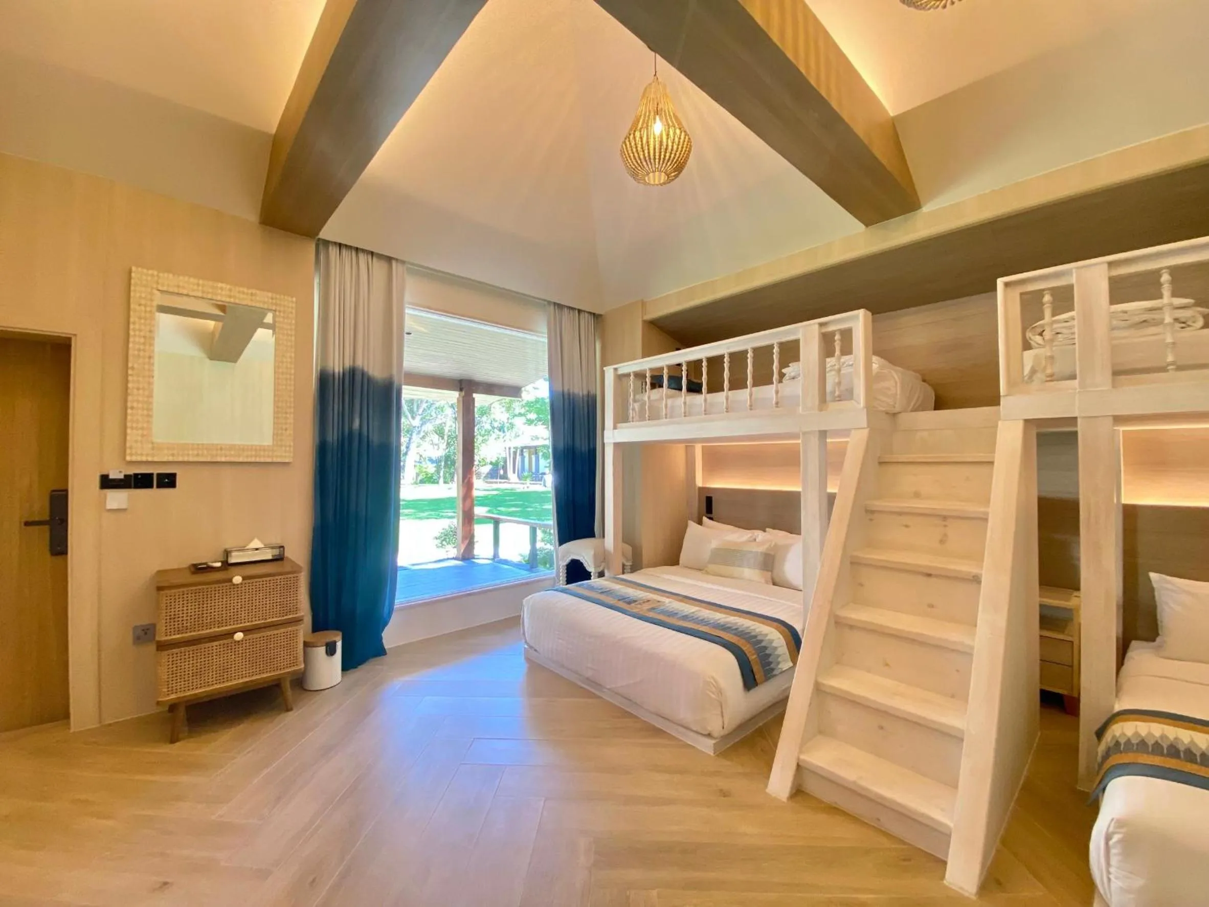 Bed in Tohsang Heritage Khongjiam