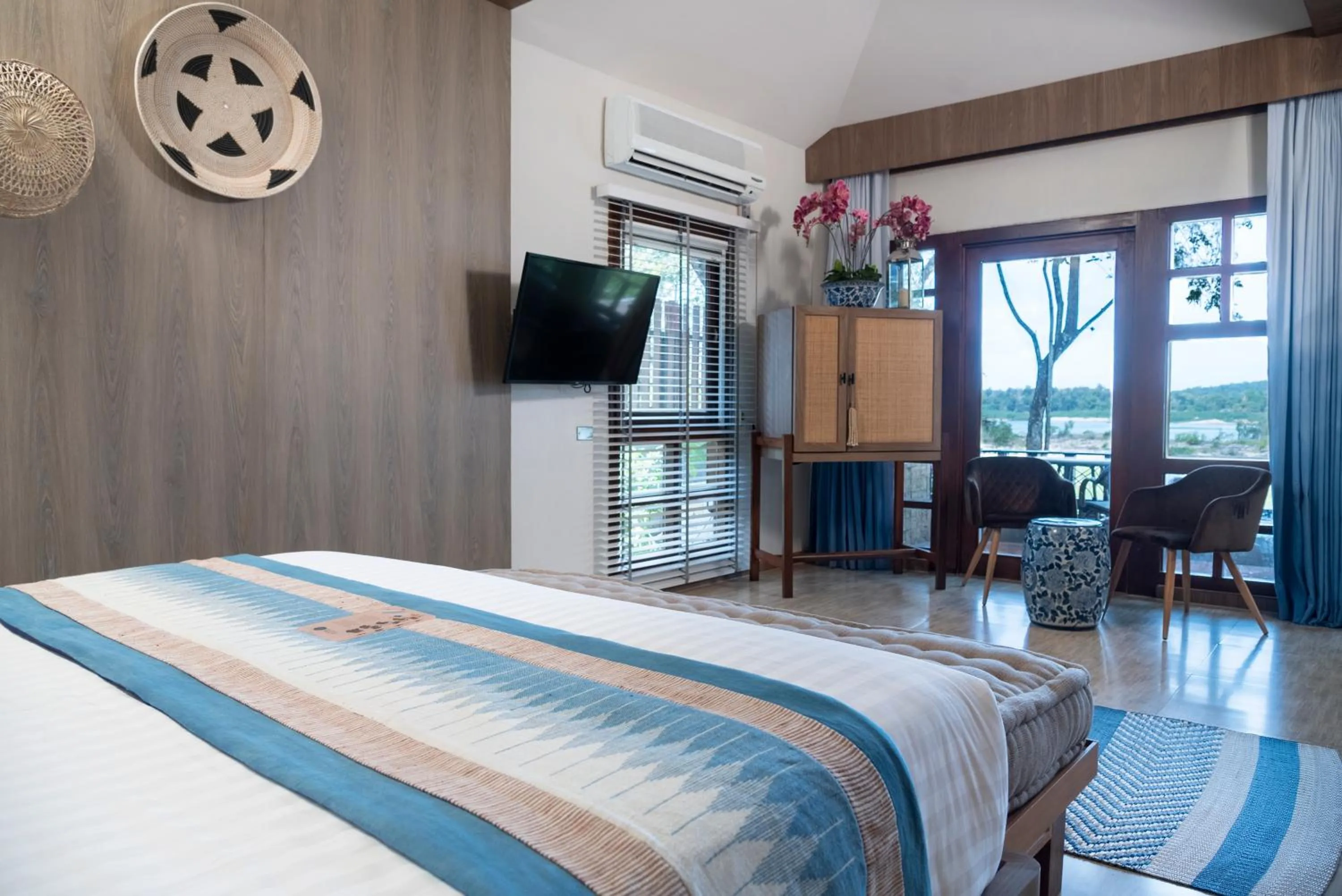 Bed in Tohsang Heritage Khongjiam