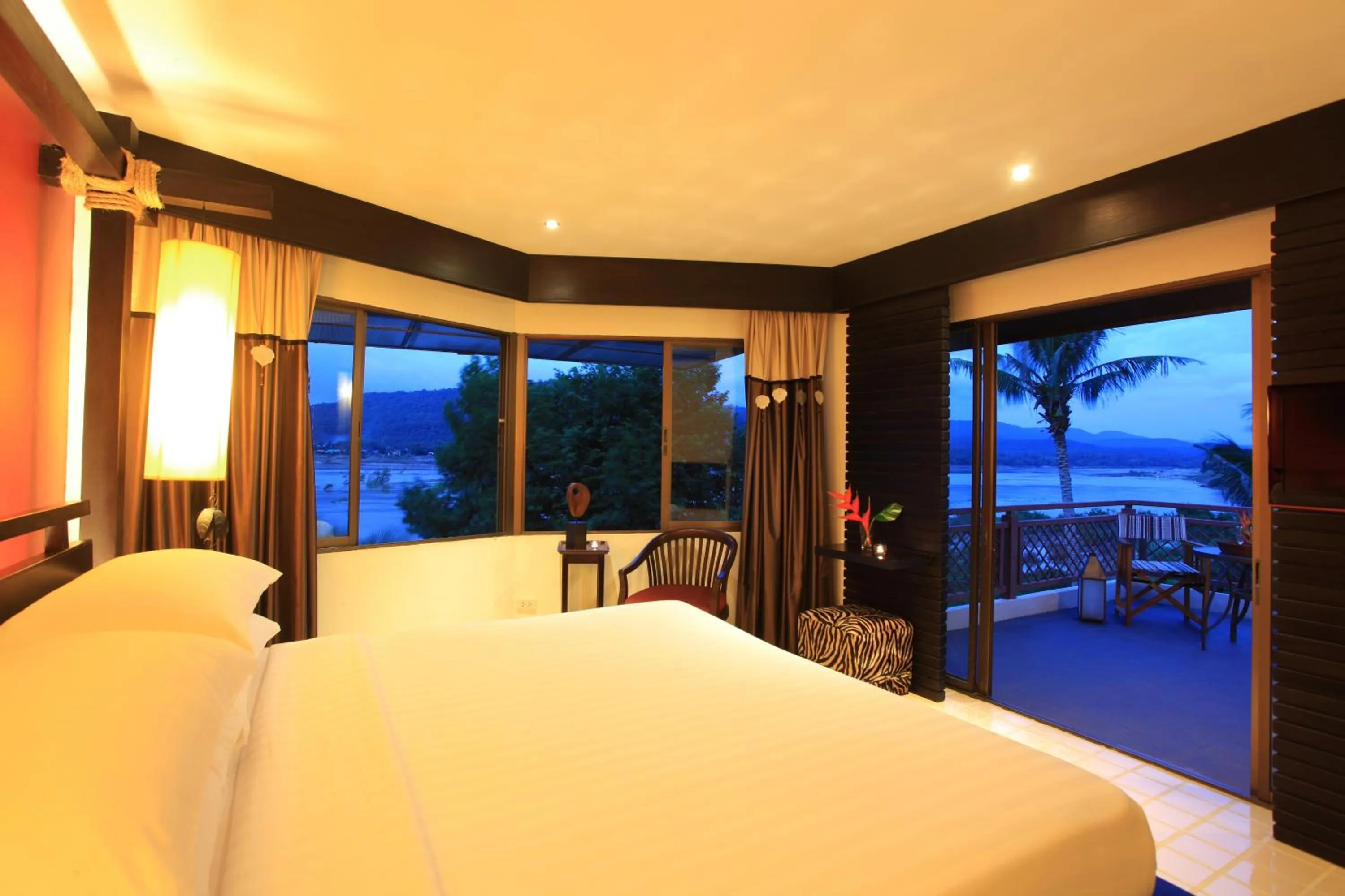 Bed in Tohsang Heritage Khongjiam