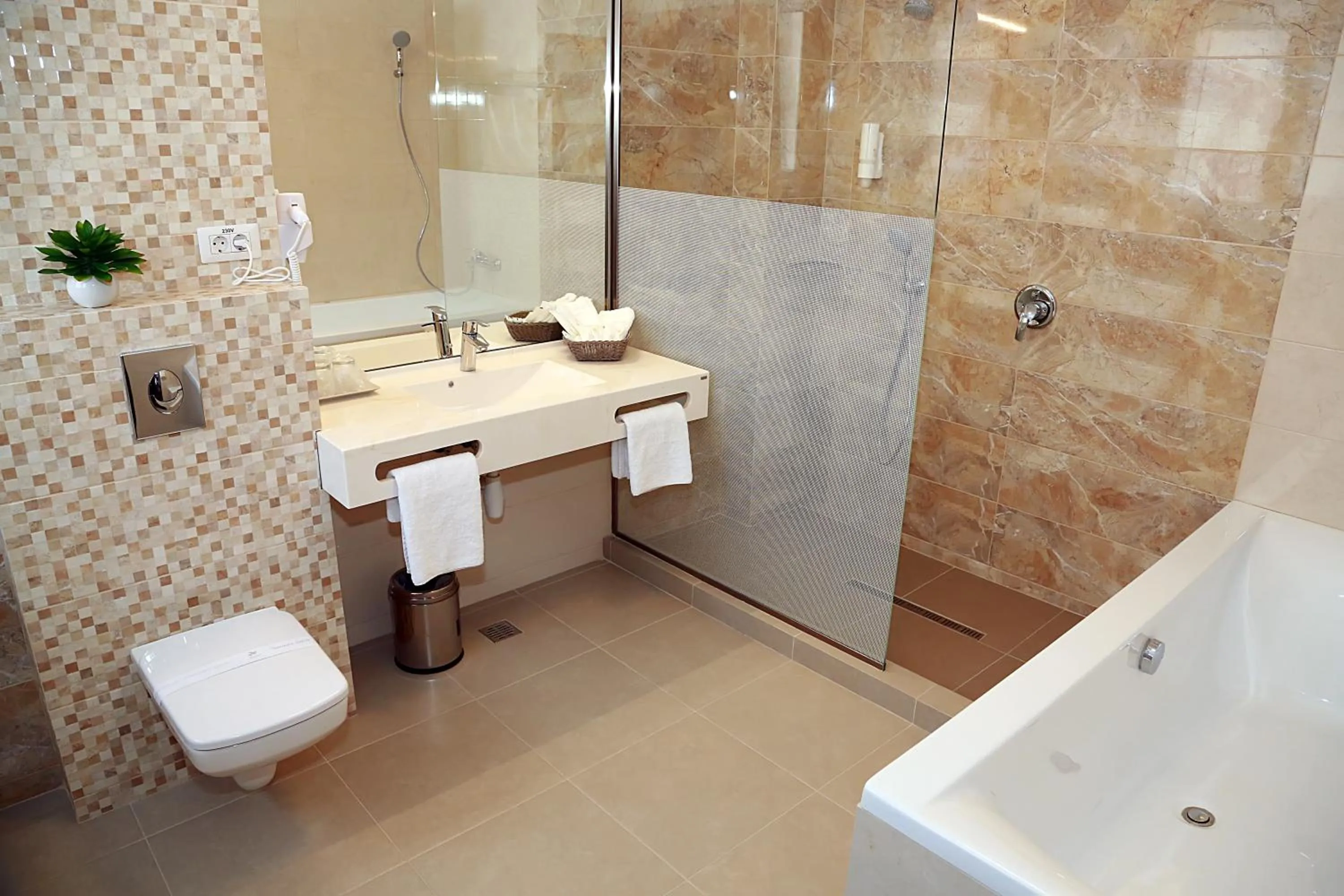 Photo of the whole room in Parliament Square