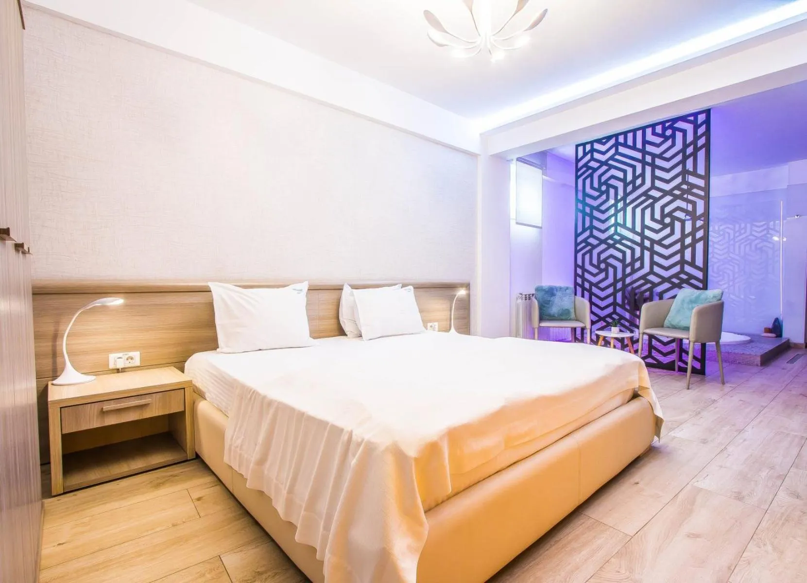 Bedroom, Bed in Parliament Square