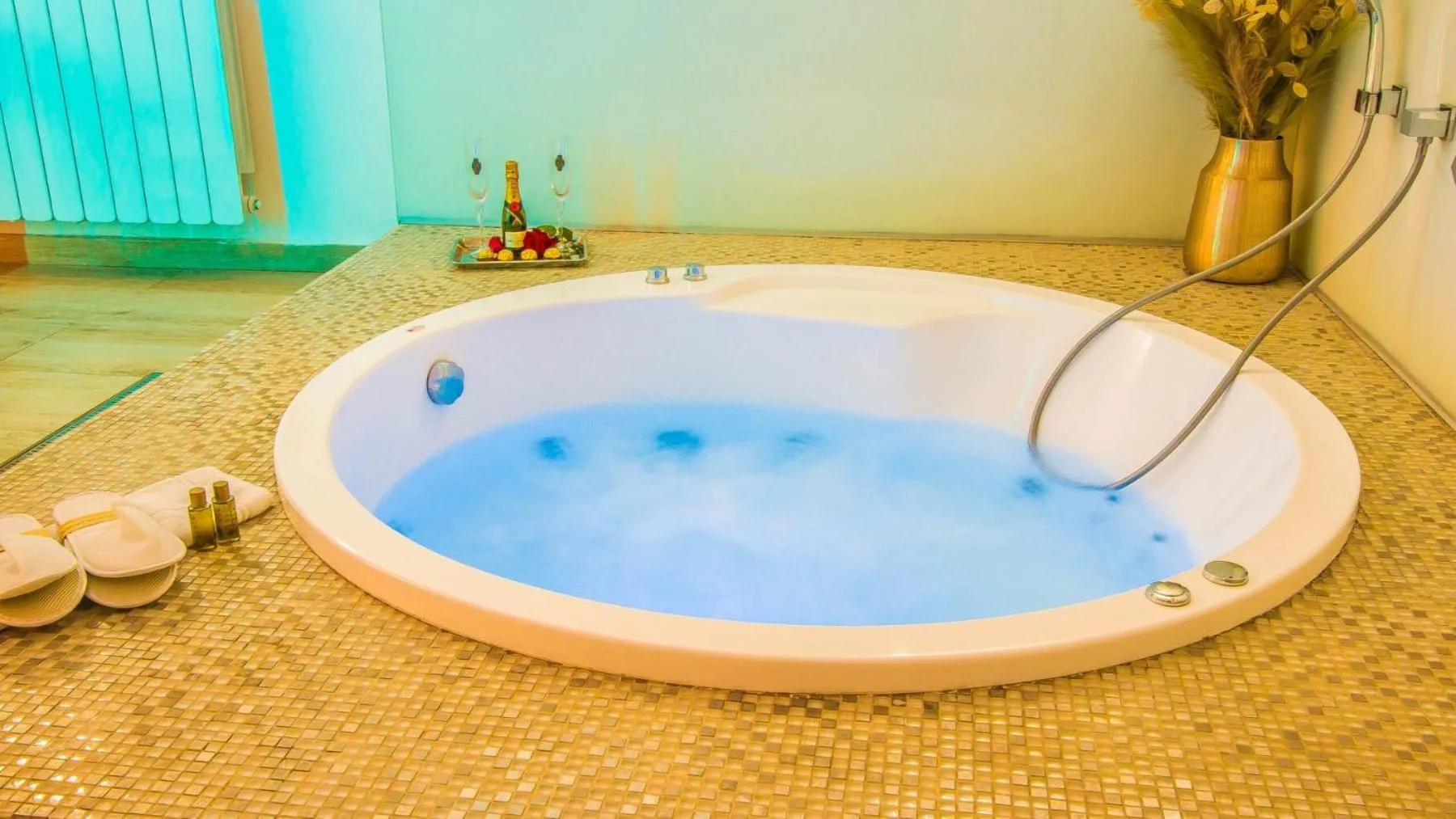 Hot Tub in Parliament Square