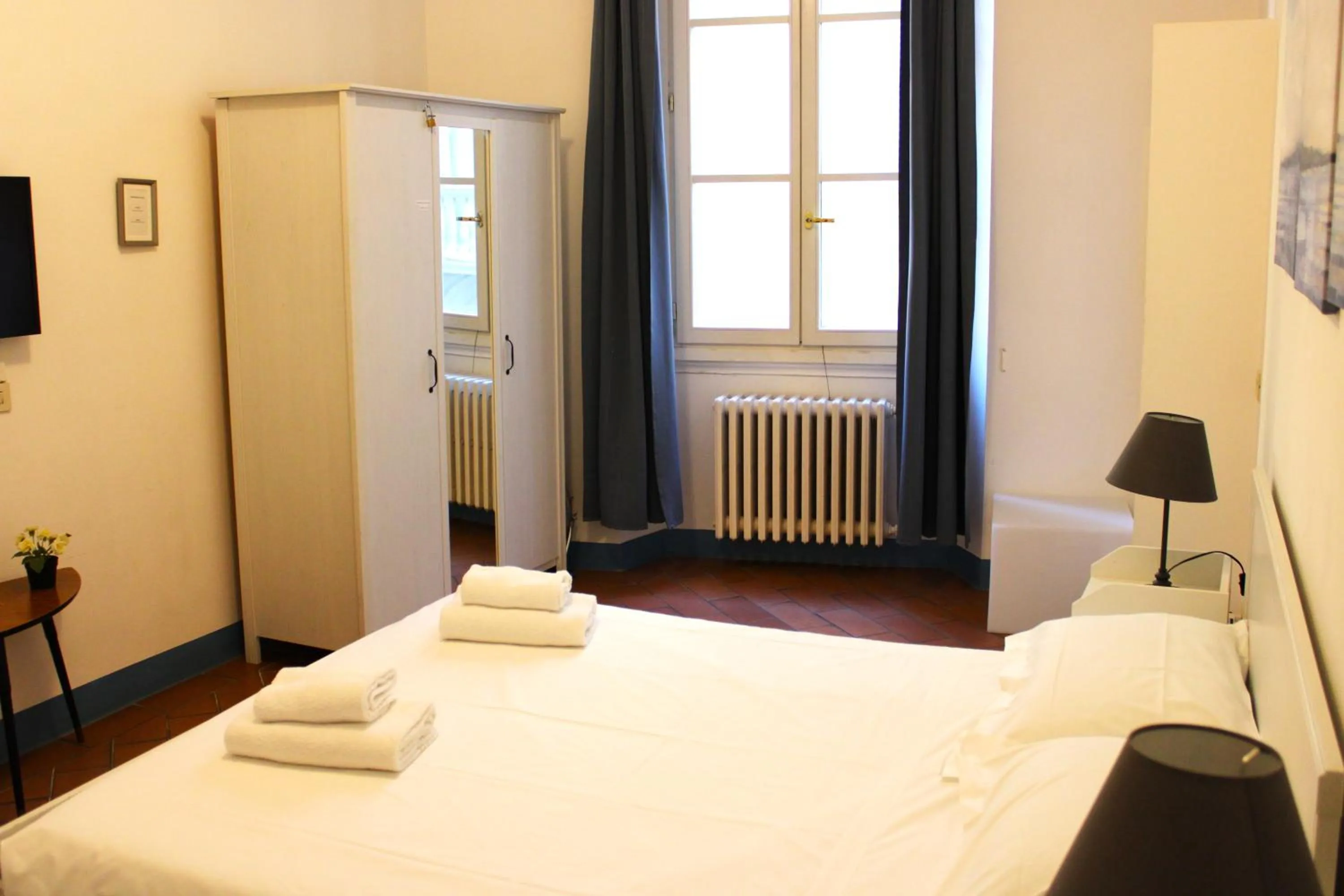 Photo of the whole room, Bed in Michelangelo's Relais