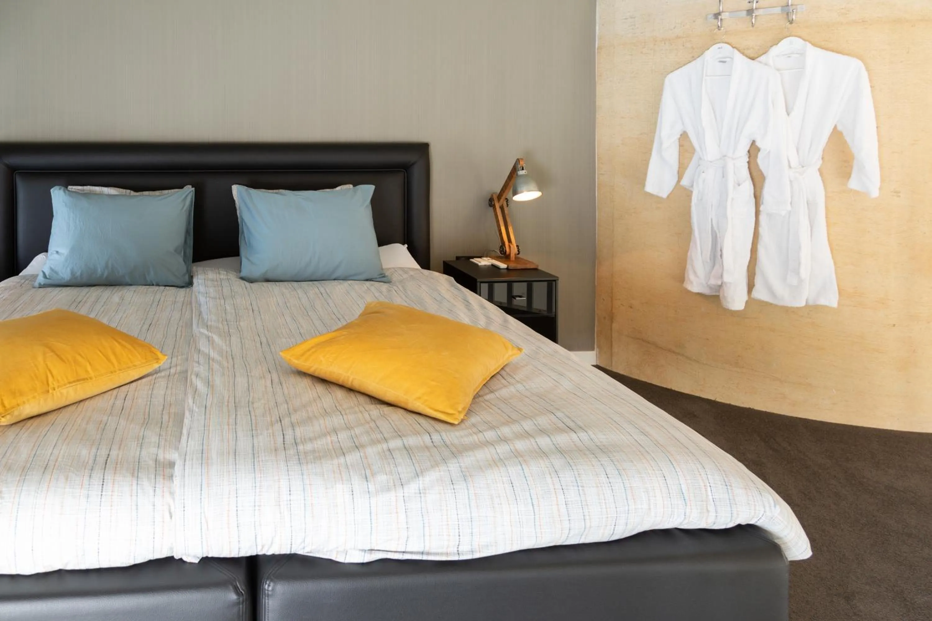 Bedroom, Bed in Watertorenhotel Nes