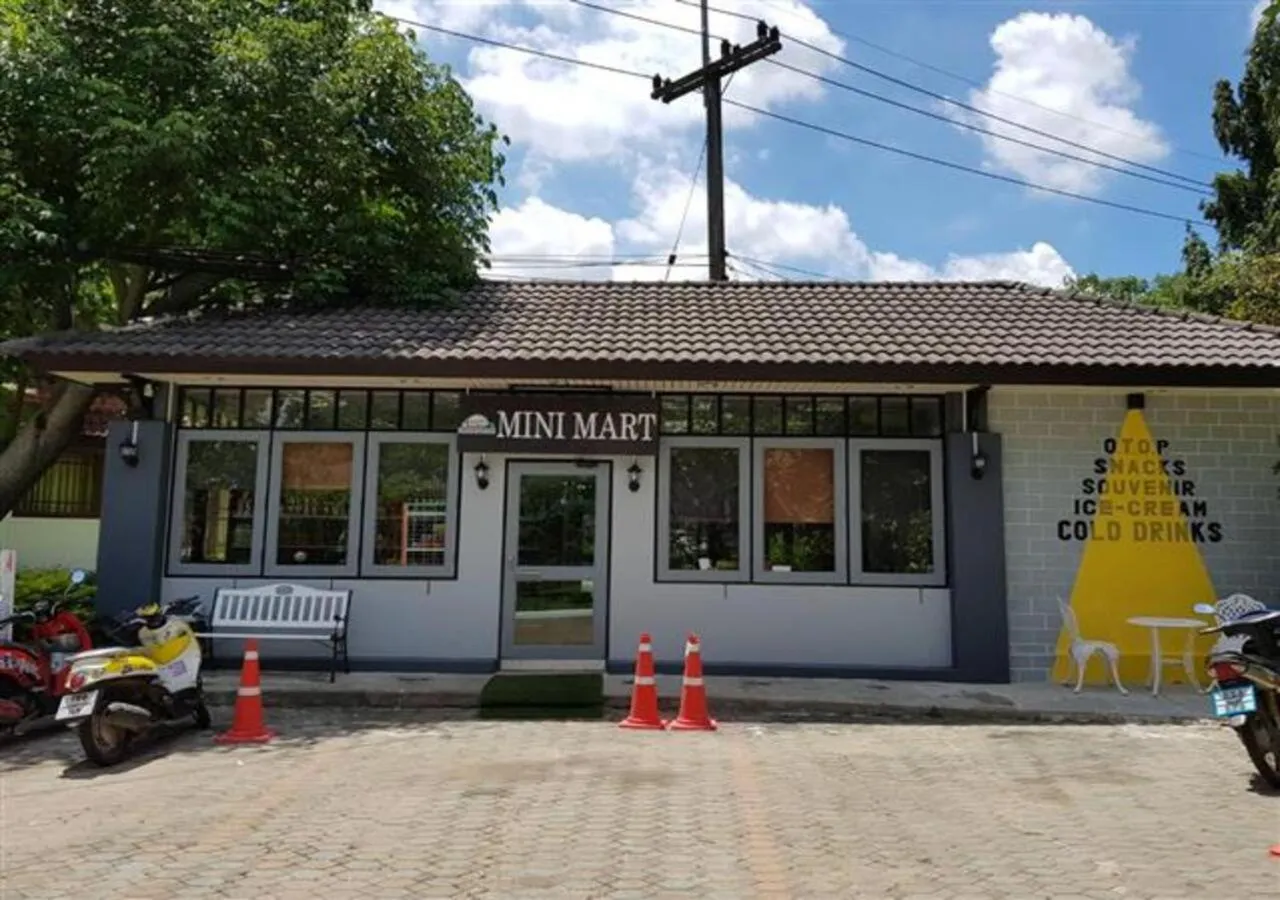 On-site shops in Supalai Pasak Resort Hotel And Spa