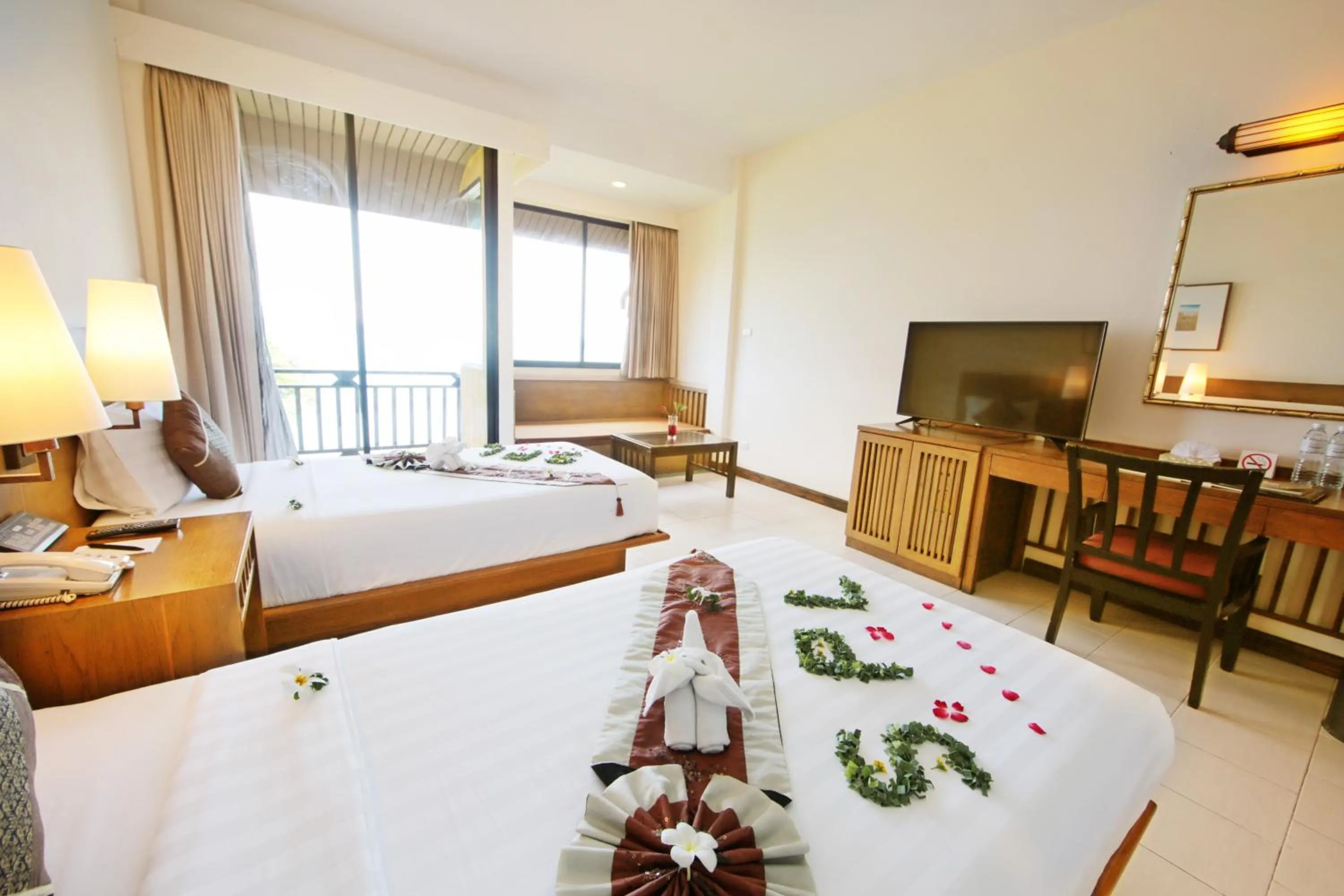Sea view, Bed in Supalai Scenic Bay Resort And Spa, SHA Extra Plus