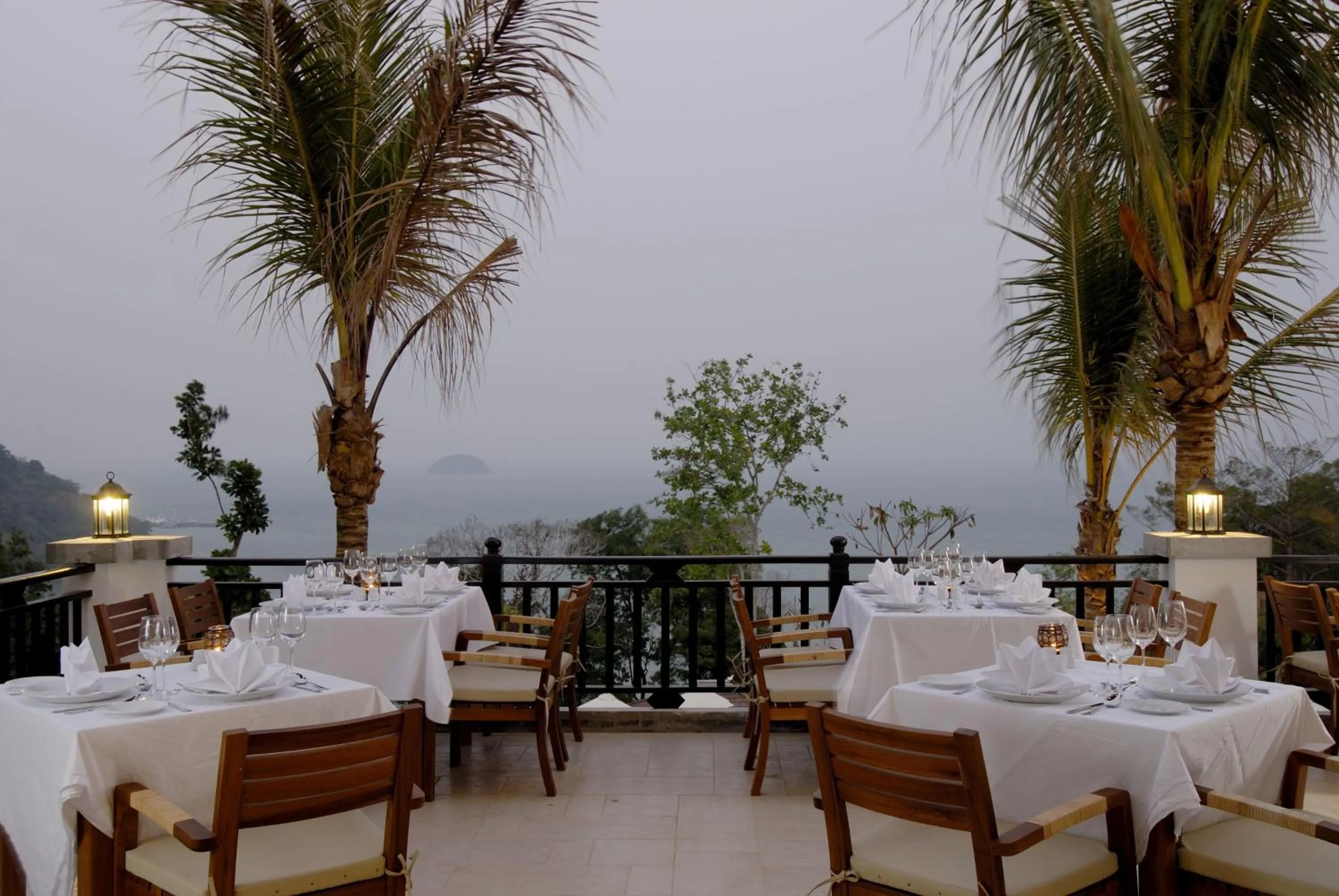 Restaurant/places to eat in Supalai Scenic Bay Resort And Spa, SHA Extra Plus
