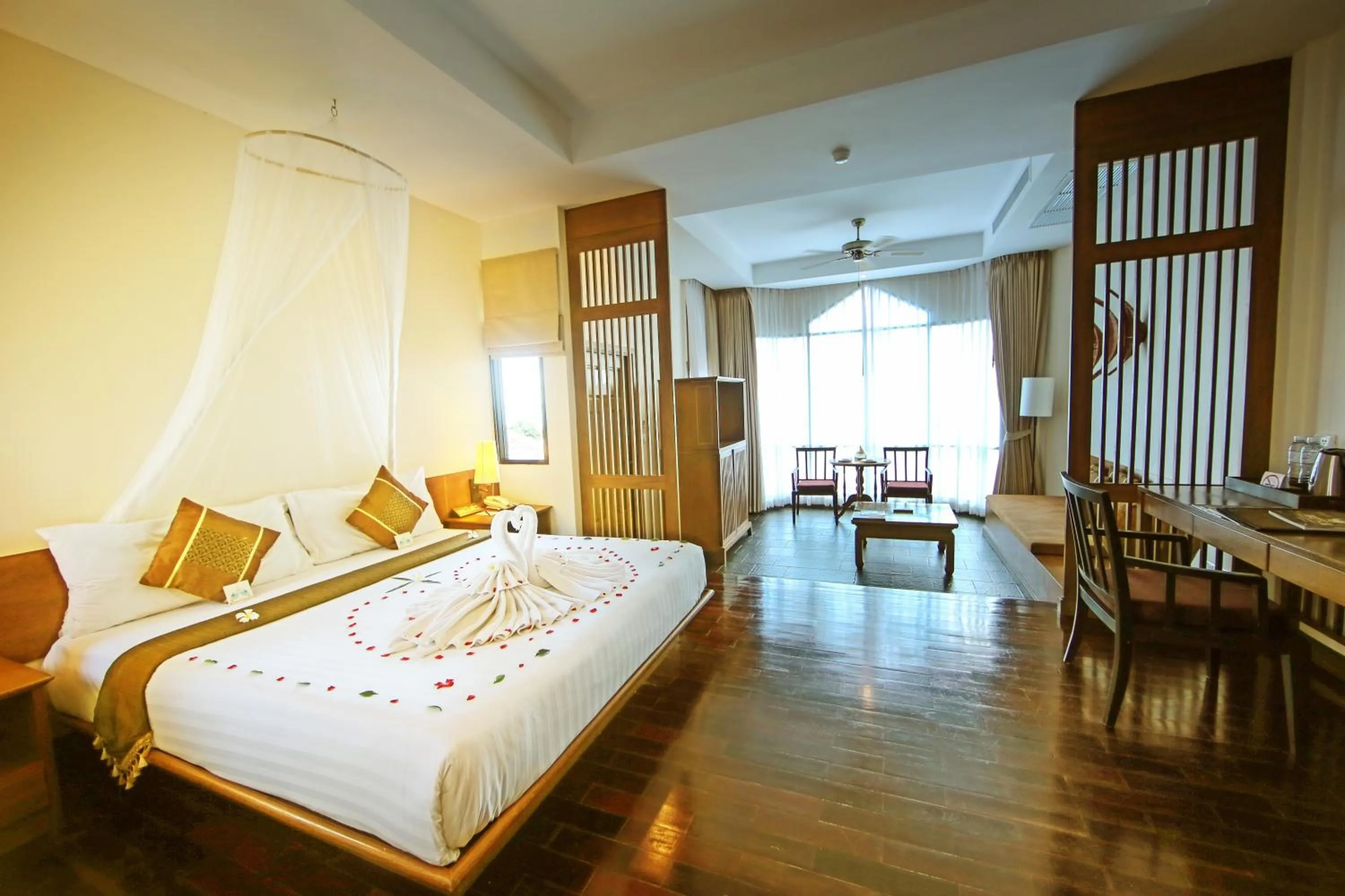 Living room, Bed in Supalai Scenic Bay Resort And Spa, SHA Extra Plus