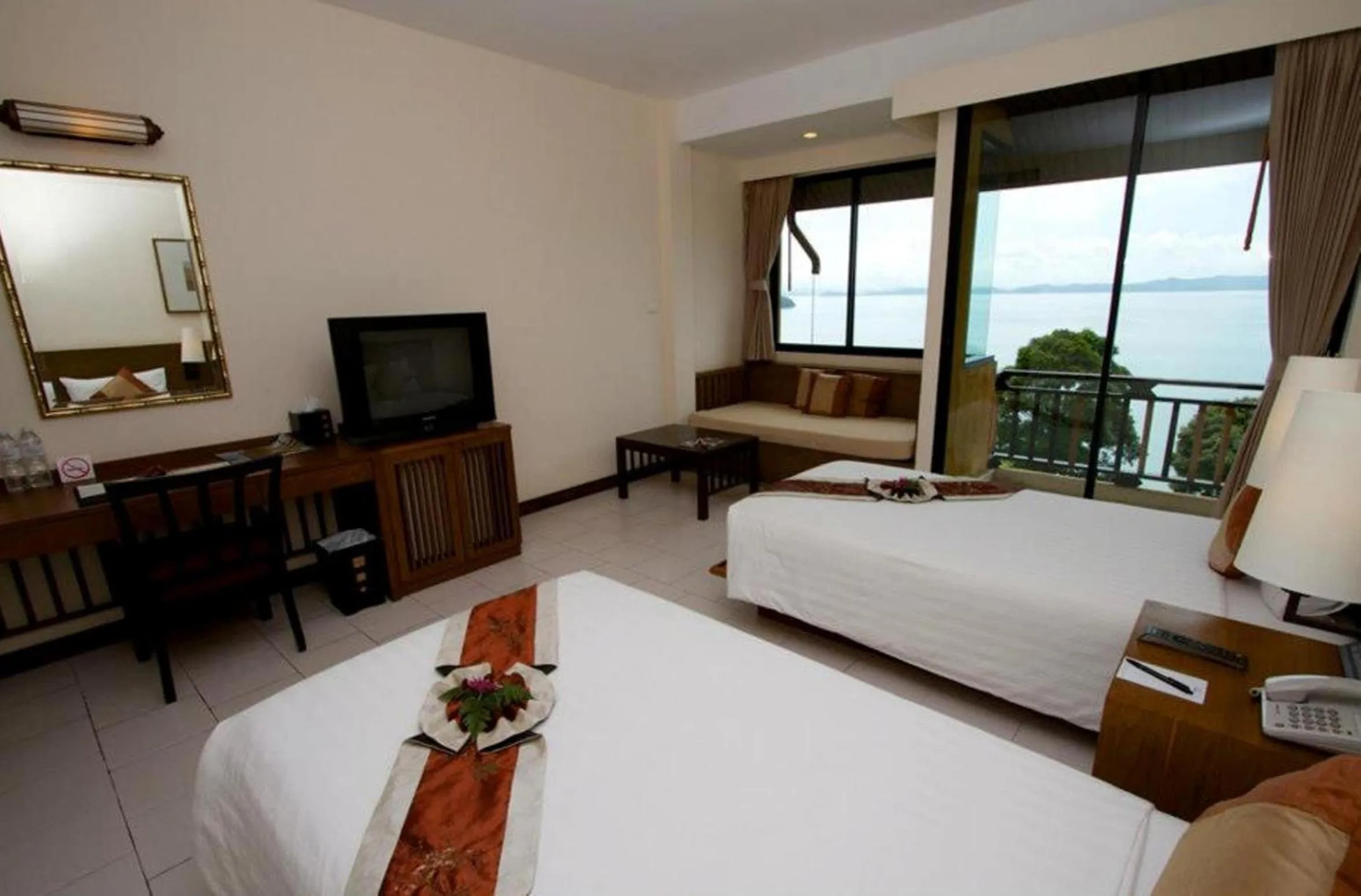 Photo of the whole room, Bed in Supalai Scenic Bay Resort And Spa, SHA Extra Plus