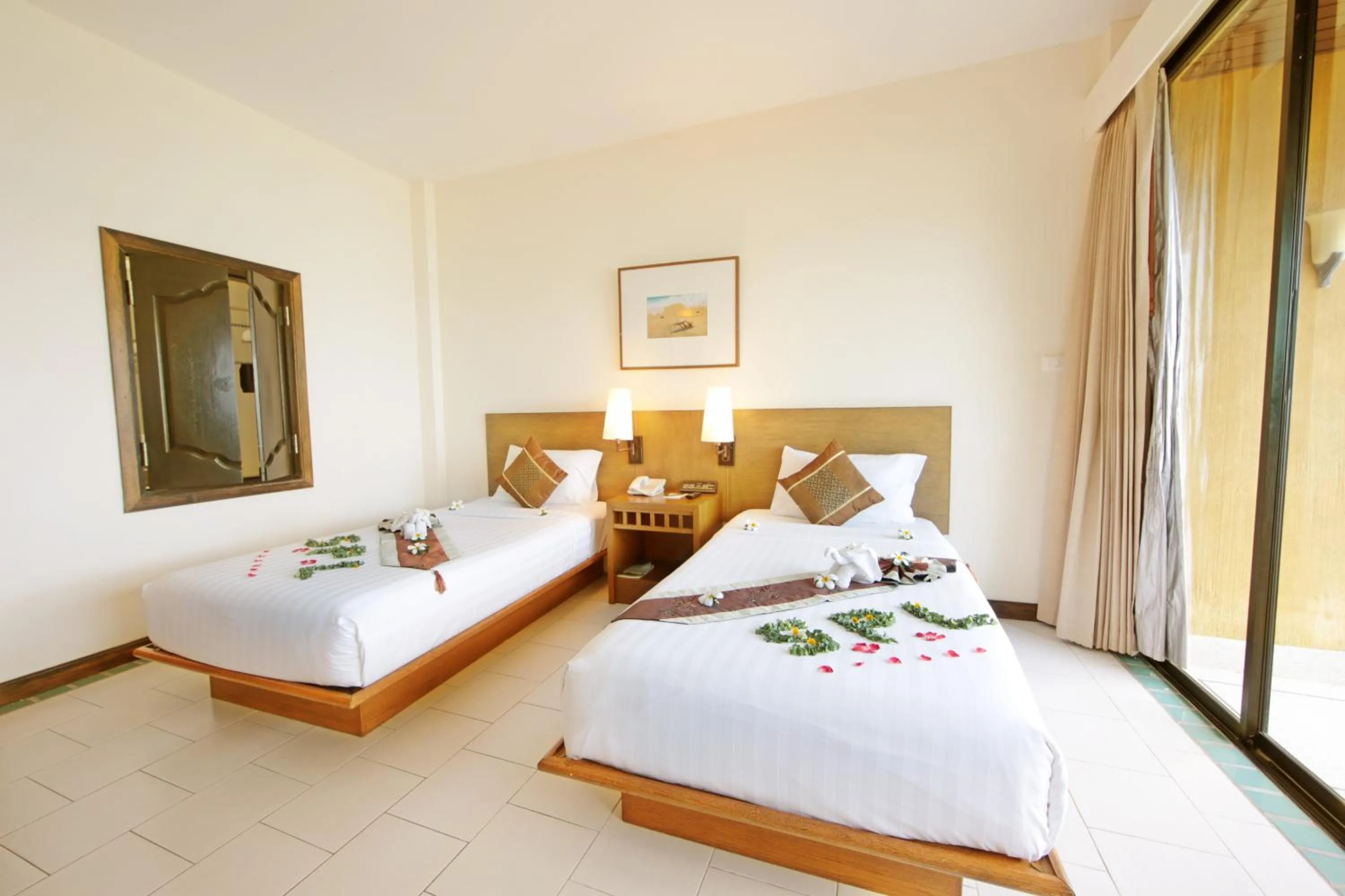 Sea view, Bed in Supalai Scenic Bay Resort And Spa, SHA Extra Plus