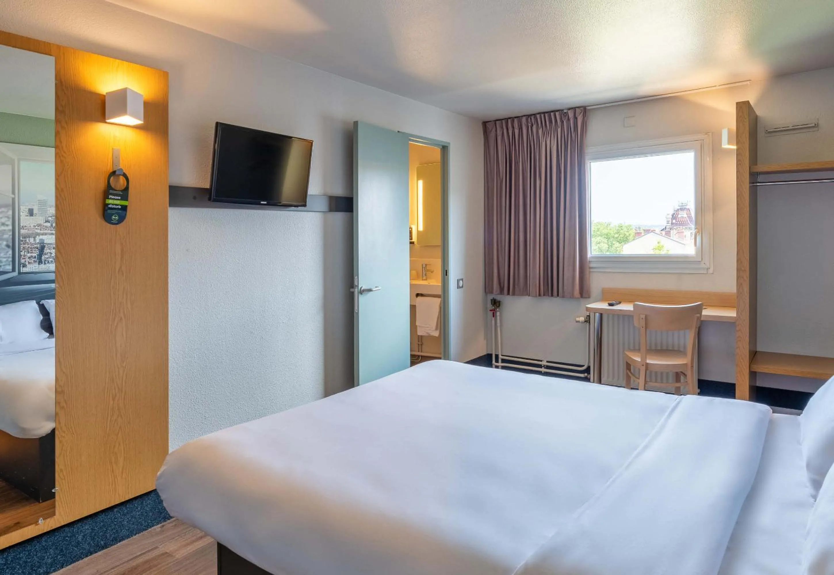 Bedroom, Bed in B&B HOTEL Lyon Centre Monplaisir