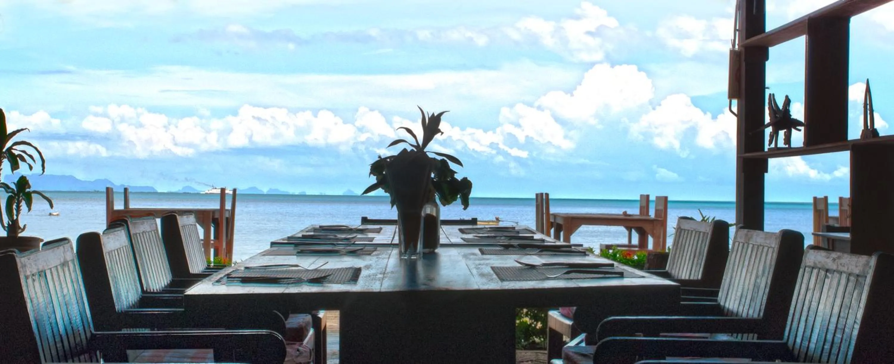 Restaurant/places to eat in Anahata Resort