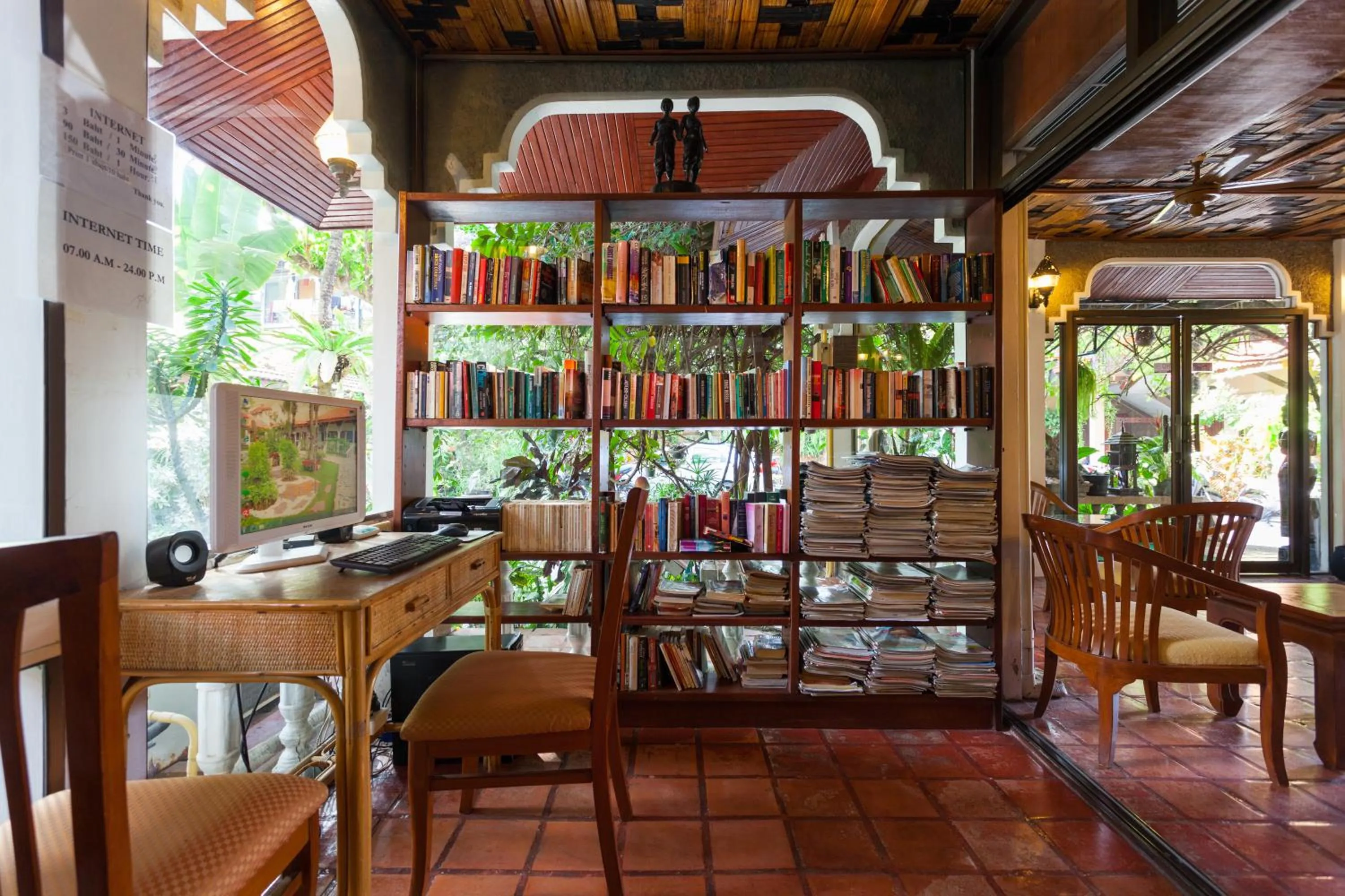 Library in Tropica Bungalow Beach Hotel