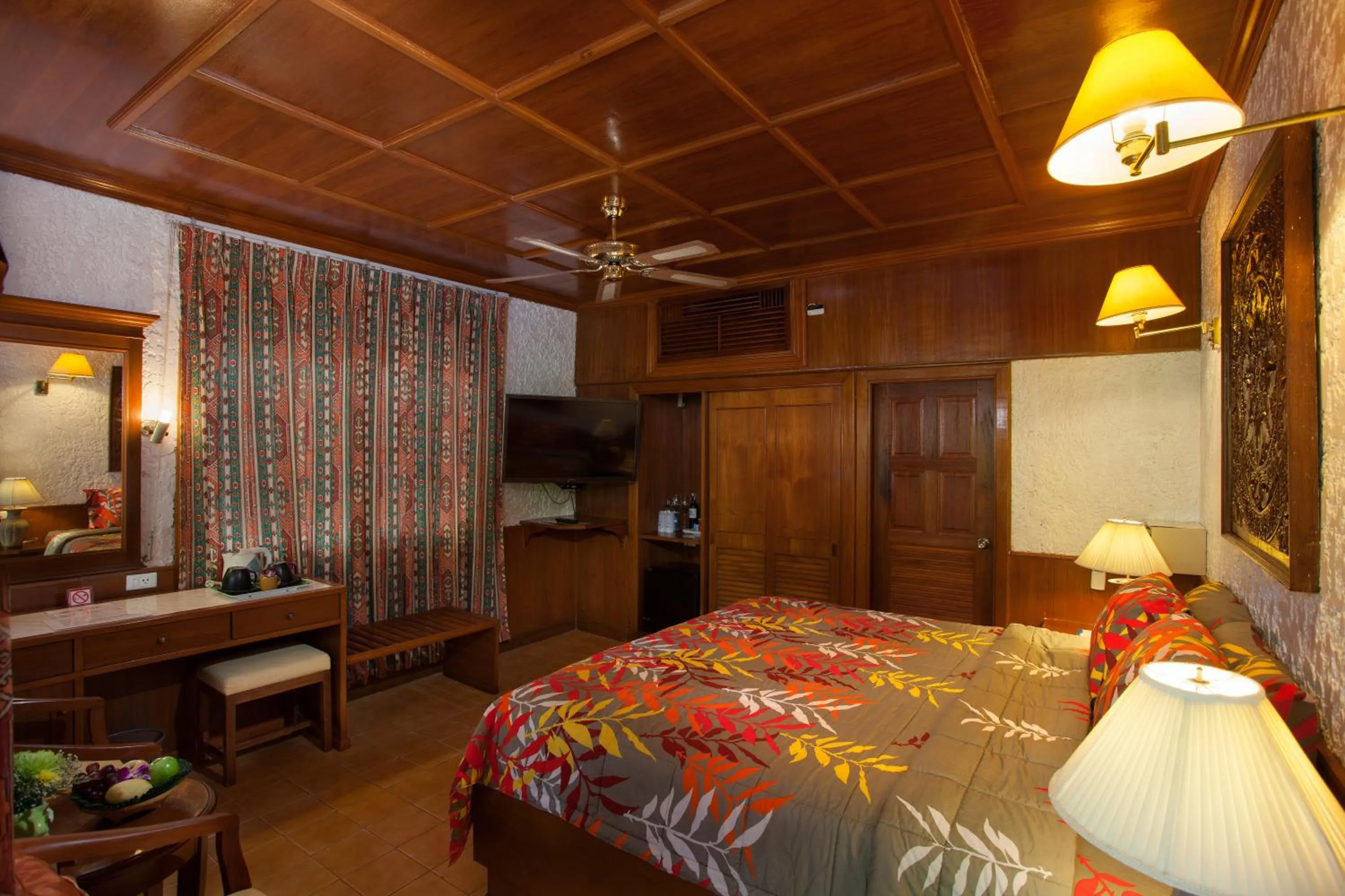 Bedroom, Bed in Tropica Bungalow Beach Hotel