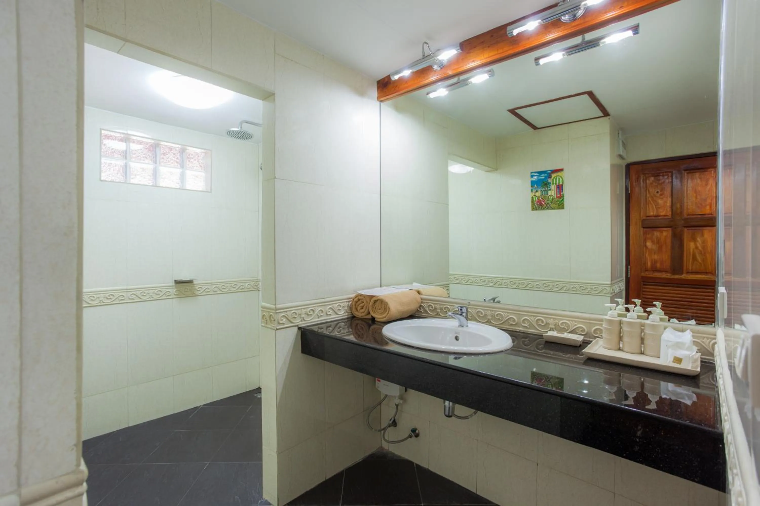 Toilet in Tropica Bungalow Beach Hotel