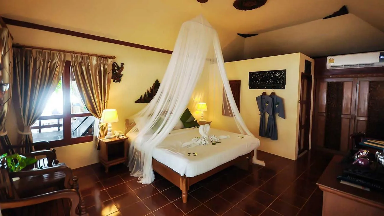 Bed in Chawengburi Resort